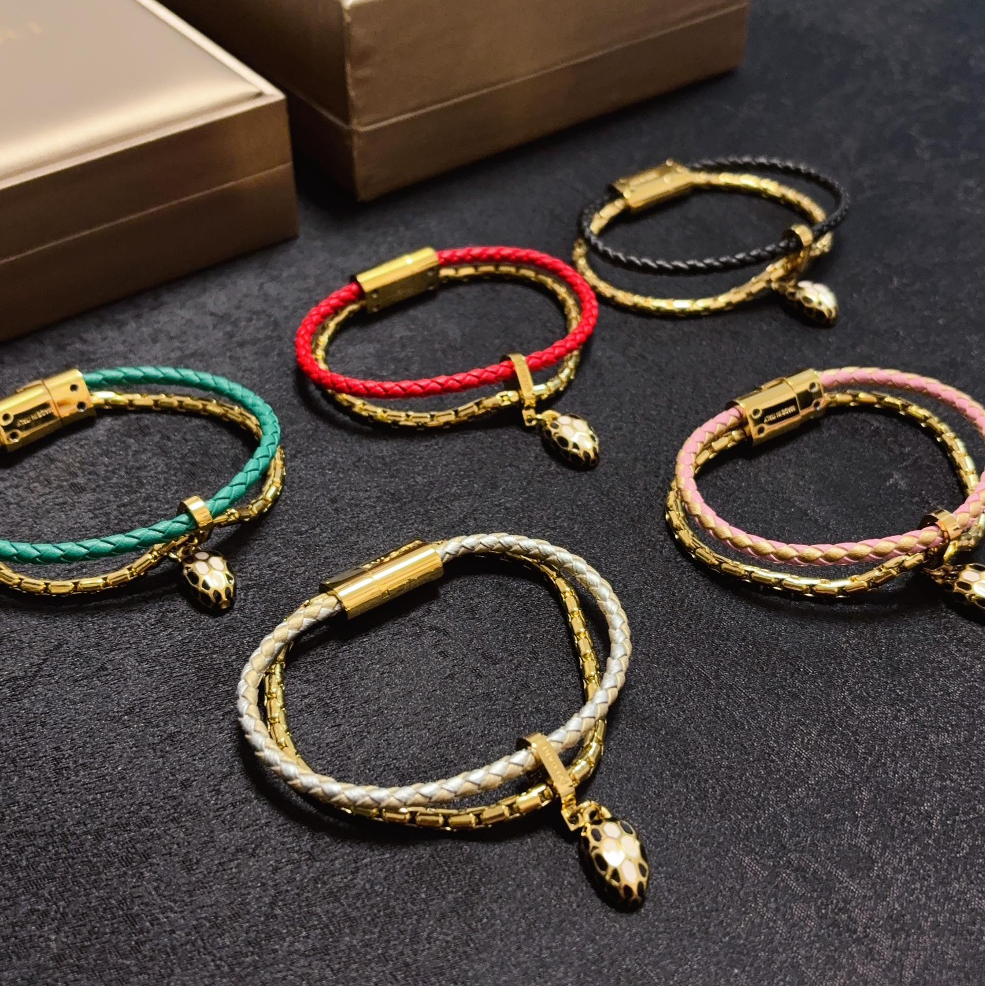 BVLGARI Bvlgari Bracelet Gold-Tone Plated 18K Gold - Top Quality