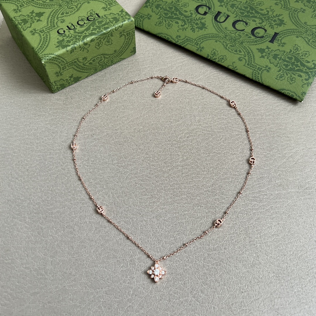 】Gucci 项链，明亮式切割工艺使表面抛光非常靓丽360度绚丽夺目 方方面面都很到位整体设计简约。