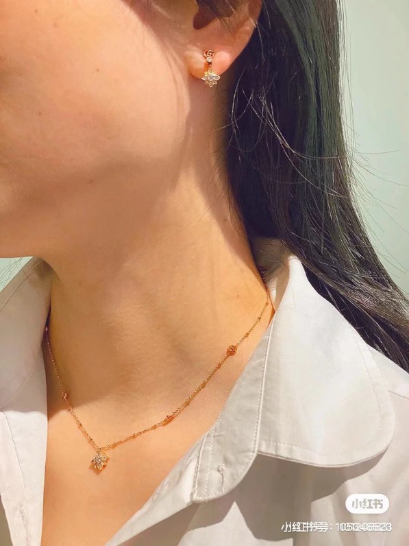 】Gucci 项链，明亮式切割工艺使表面抛光非常靓丽360度绚丽夺目 方方面面都很到位整体设计简约。