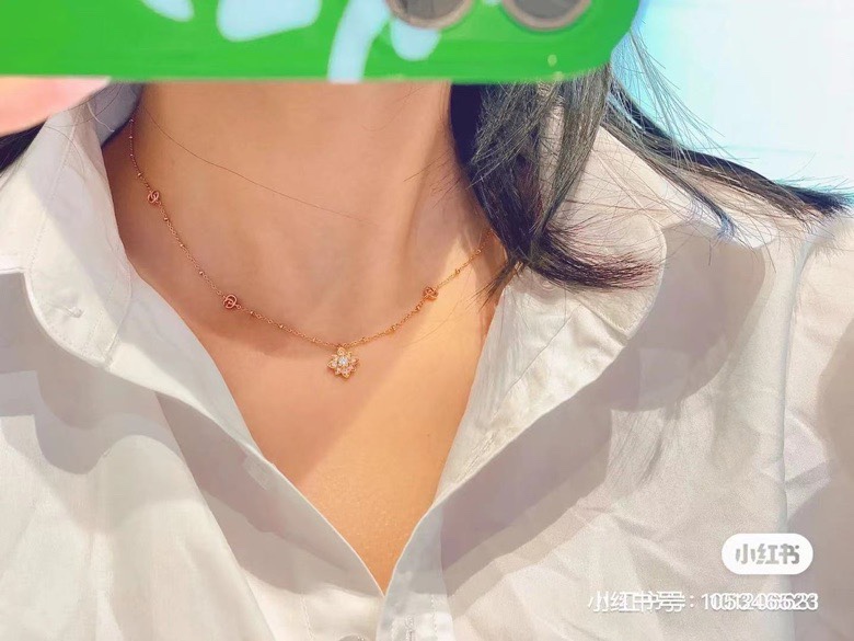 】Gucci 项链，明亮式切割工艺使表面抛光非常靓丽360度绚丽夺目 方方面面都很到位整体设计简约。