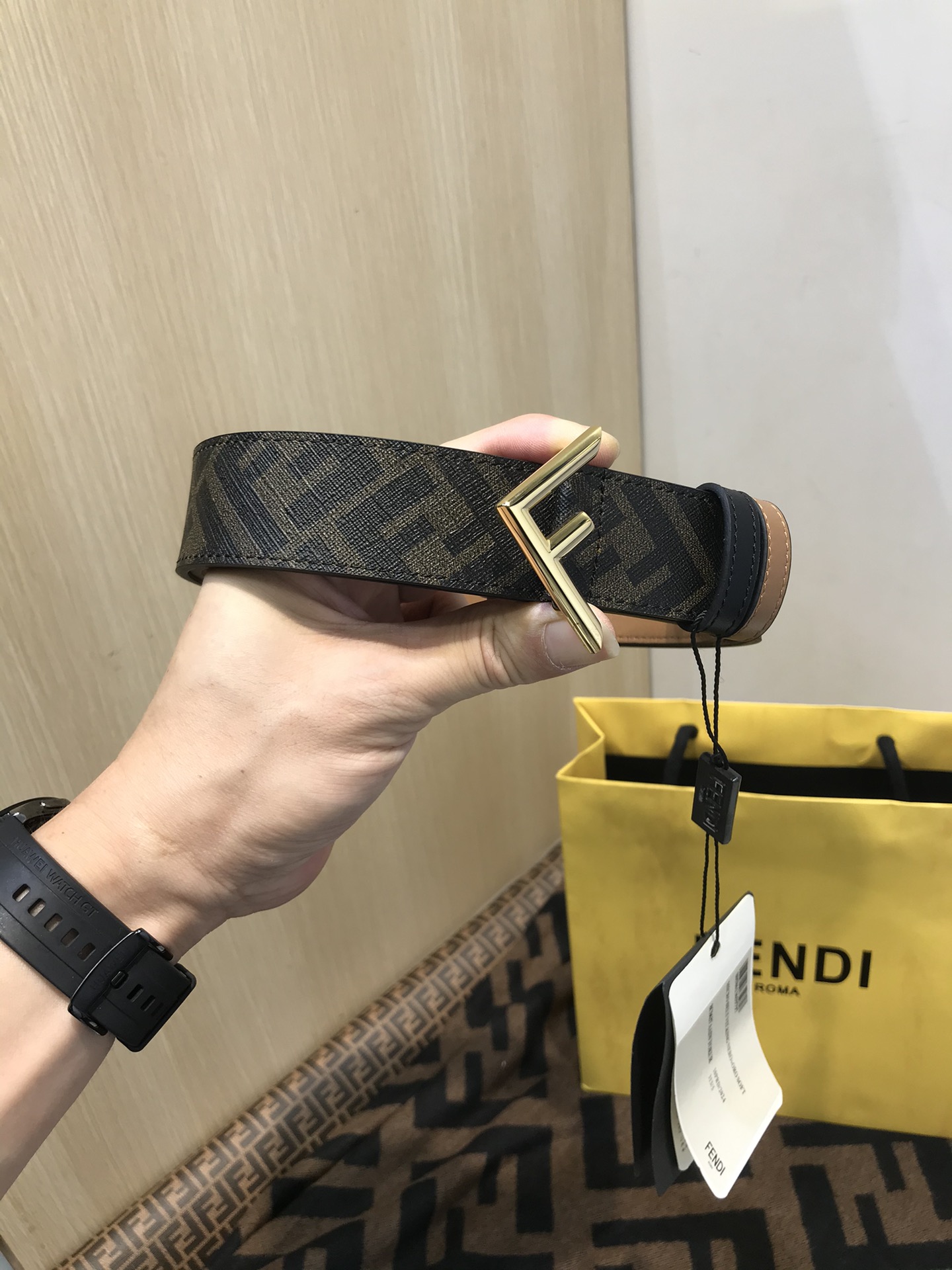 💯💯配送专柜包装 打孔针  新款 FD 宽35MM  F标志造型 支持NFC 字母F扣 搭配标志性，进口