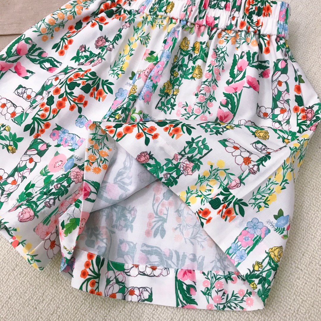 Fendi Kids White T-Shirt & Floral Print Shorts Outfit - Stylish & Comfy 10 i1748841234 1203 8