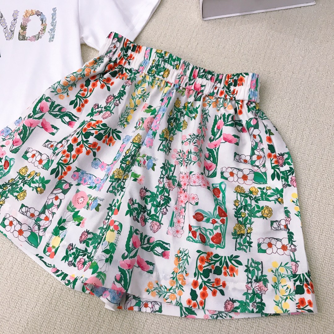 Fendi Kids White T-Shirt & Floral Print Shorts Outfit - Stylish & Comfy 8 i1748841234 4852 6