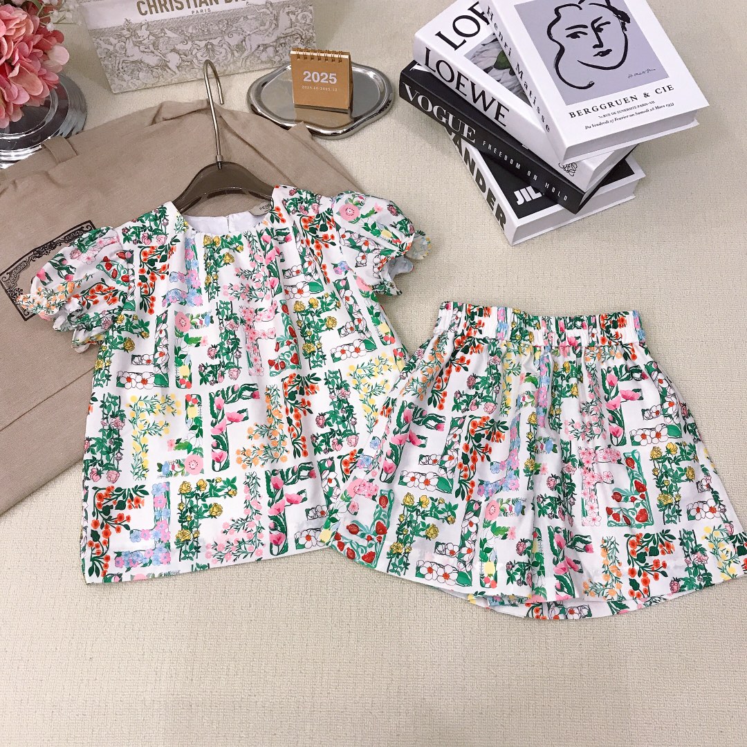 Fendi Kids Floral Print Short Set - Stylish & Comfortable Outfit 1 i1748842278 8192 0