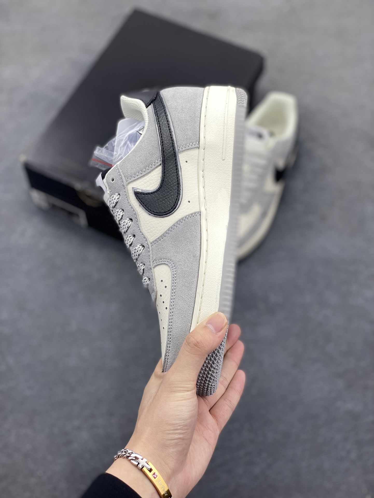 图片[3]-Nike Air Force 1 Low 空军一号低帮百搭休闲运动板鞋。柔软、弹性十足的缓震性能和出色的中底设计，横跨复古与现代的外型结合，造就出风靡全球三十多年的Force 1，直到今天还深受青睐。 货号：XZ6188-763 尺码：36 36.5 37.5 38 38.5 39 40 40.5 41 42 42.5 43 44 44.5 45-选品中心