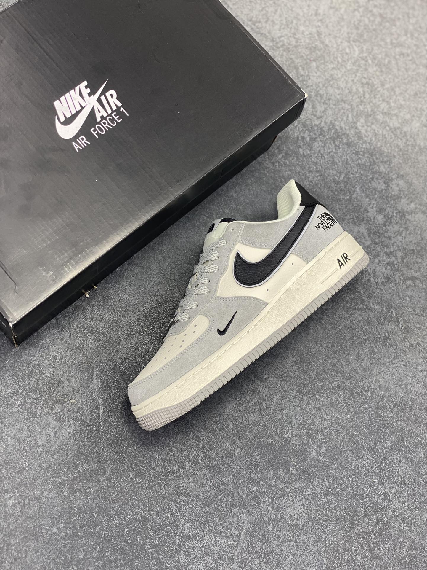 图片[7]-Nike Air Force 1 Low 空军一号低帮百搭休闲运动板鞋。柔软、弹性十足的缓震性能和出色的中底设计，横跨复古与现代的外型结合，造就出风靡全球三十多年的Force 1，直到今天还深受青睐。 货号：XZ6188-763 尺码：36 36.5 37.5 38 38.5 39 40 40.5 41 42 42.5 43 44 44.5 45-选品中心
