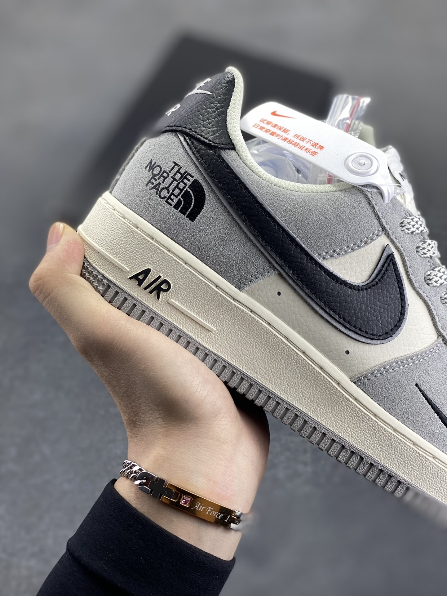 图片[6]-Nike Air Force 1 Low 空军一号低帮百搭休闲运动板鞋。柔软、弹性十足的缓震性能和出色的中底设计，横跨复古与现代的外型结合，造就出风靡全球三十多年的Force 1，直到今天还深受青睐。 货号：XZ6188-763 尺码：36 36.5 37.5 38 38.5 39 40 40.5 41 42 42.5 43 44 44.5 45-选品中心