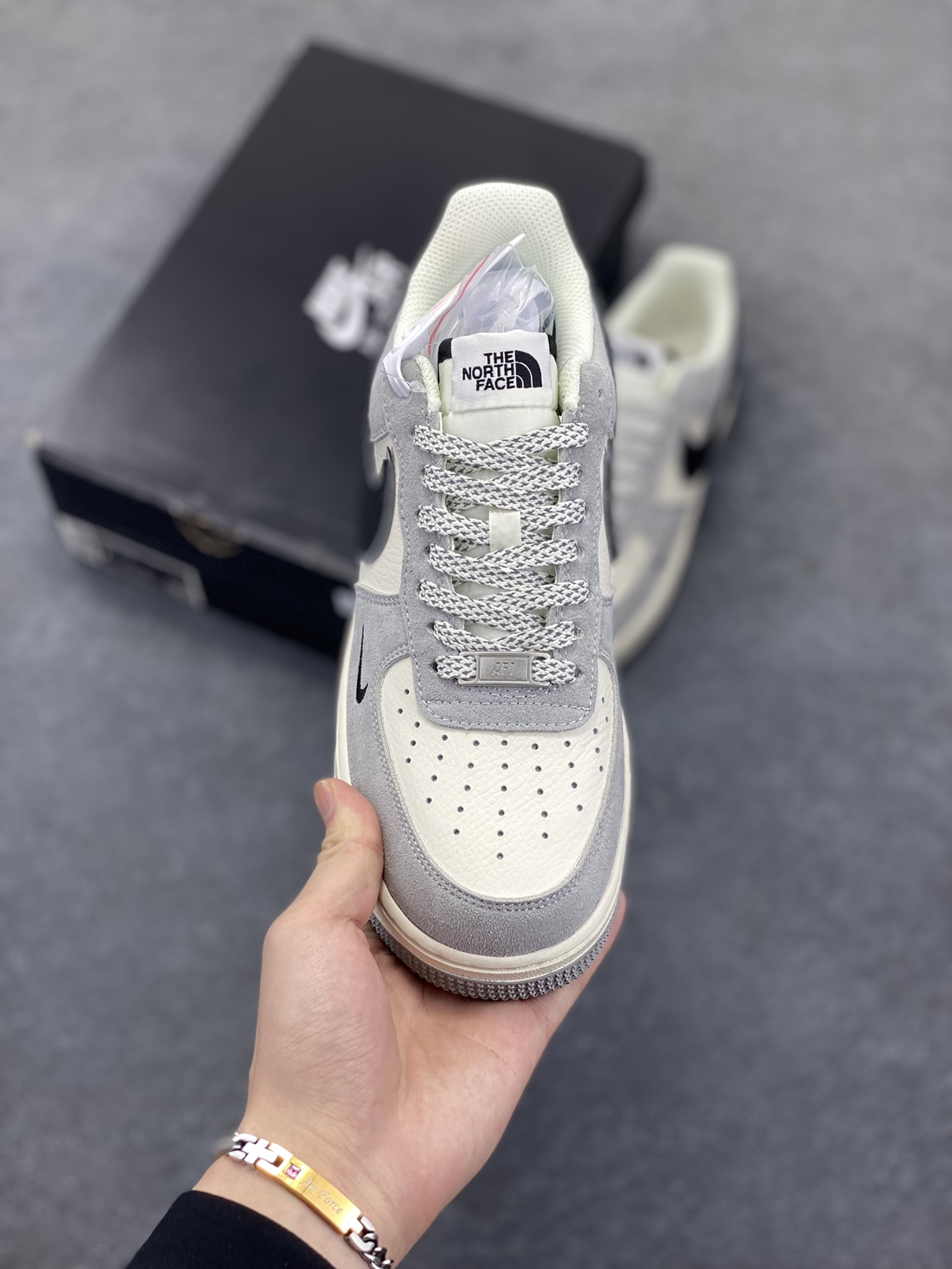 图片[2]-Nike Air Force 1 Low 空军一号低帮百搭休闲运动板鞋。柔软、弹性十足的缓震性能和出色的中底设计，横跨复古与现代的外型结合，造就出风靡全球三十多年的Force 1，直到今天还深受青睐。 货号：XZ6188-763 尺码：36 36.5 37.5 38 38.5 39 40 40.5 41 42 42.5 43 44 44.5 45-选品中心