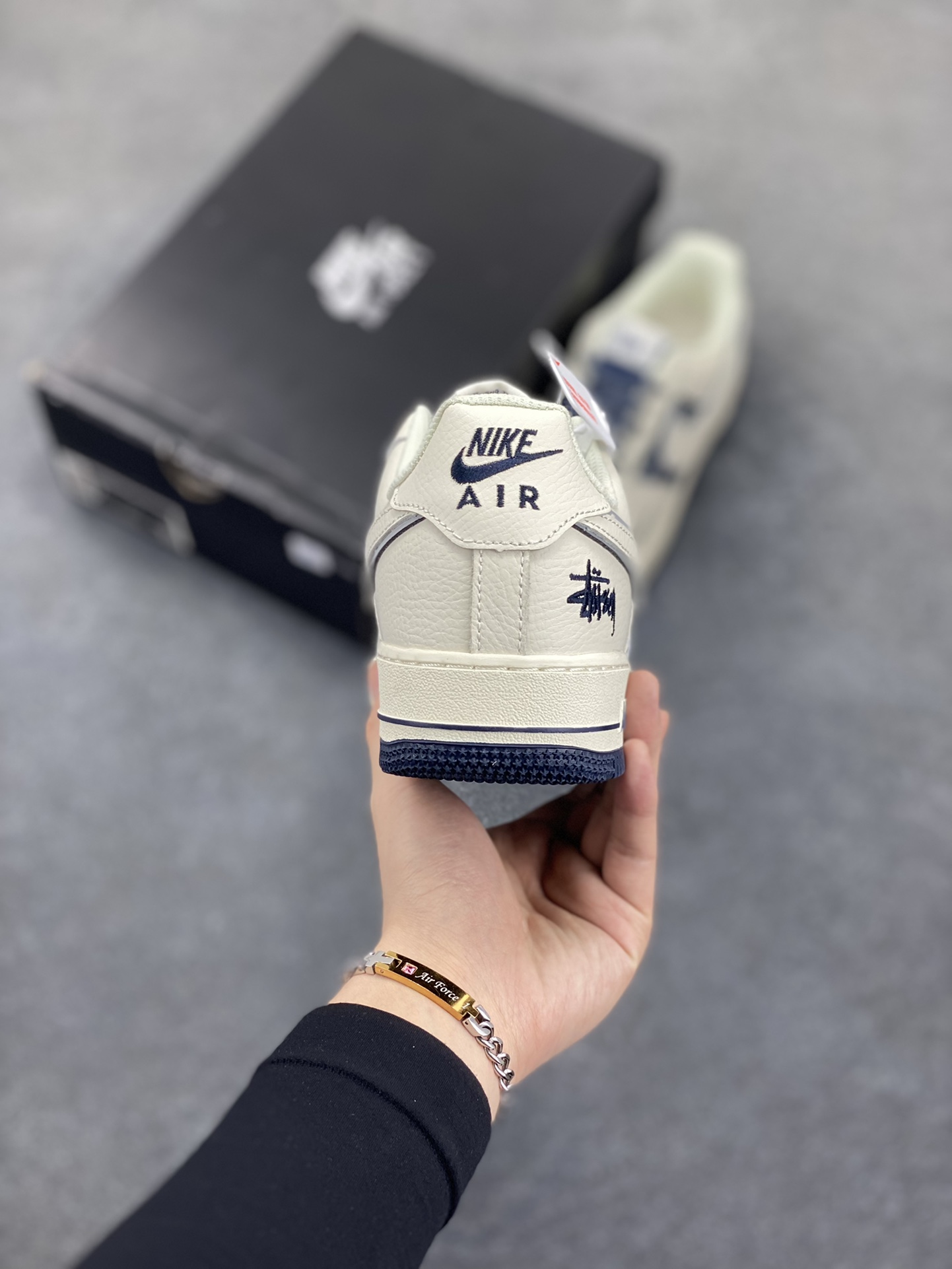 图片[4]-Nike Air Force 1 Low 空军一号低帮百搭休闲运动板鞋。柔软、弹性十足的缓震性能和出色的中底设计，横跨复古与现代的外型结合，造就出风靡全球三十多年的Force 1，直到今天还深受青睐。 货号：XZ6188-728 尺码：36 36.5 37.5 38 38.5 39 40 40.5 41 42 42.5 43 44 44.5 45-选品中心