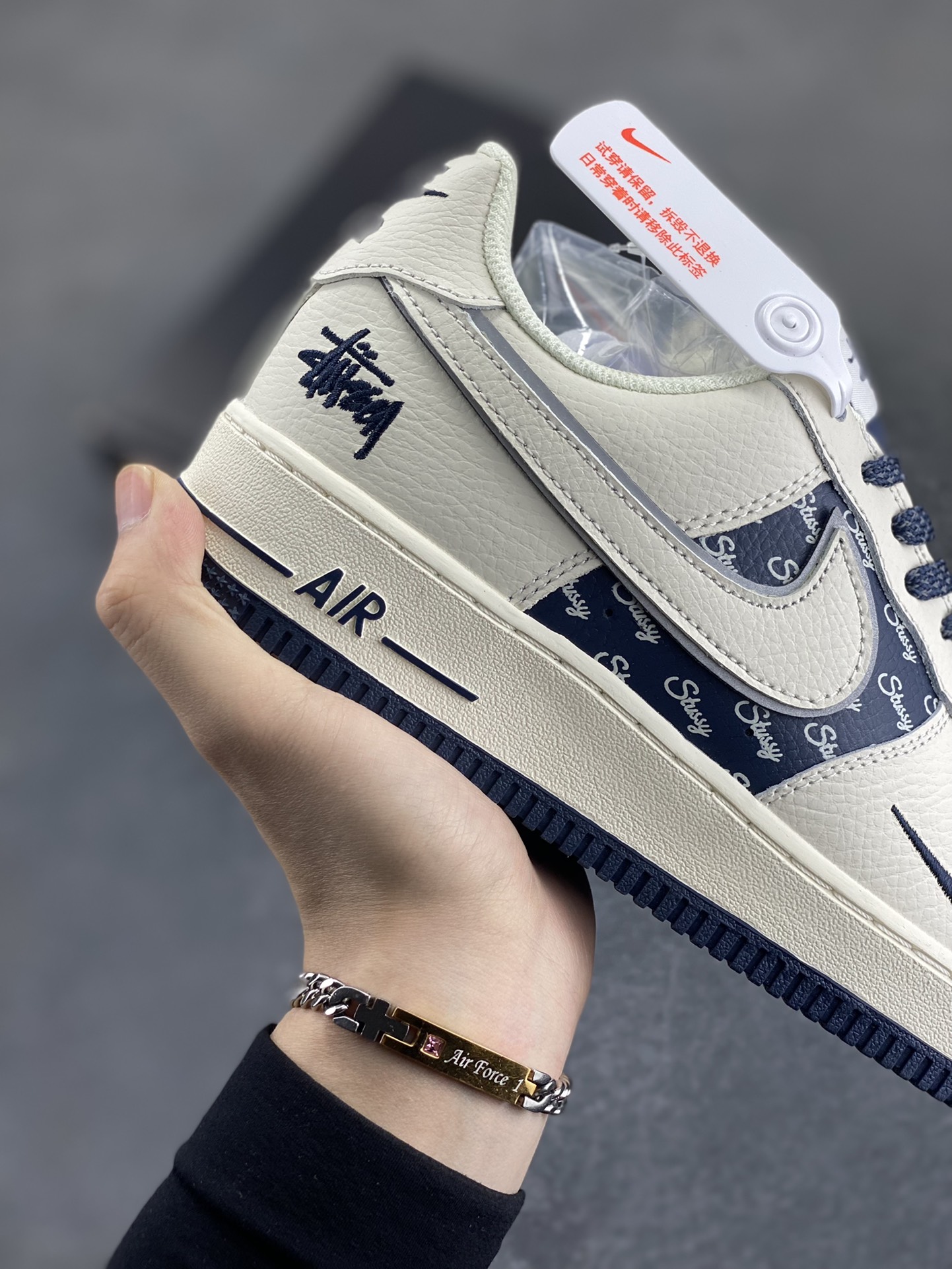 图片[6]-Nike Air Force 1 Low 空军一号低帮百搭休闲运动板鞋。柔软、弹性十足的缓震性能和出色的中底设计，横跨复古与现代的外型结合，造就出风靡全球三十多年的Force 1，直到今天还深受青睐。 货号：XZ6188-728 尺码：36 36.5 37.5 38 38.5 39 40 40.5 41 42 42.5 43 44 44.5 45-选品中心