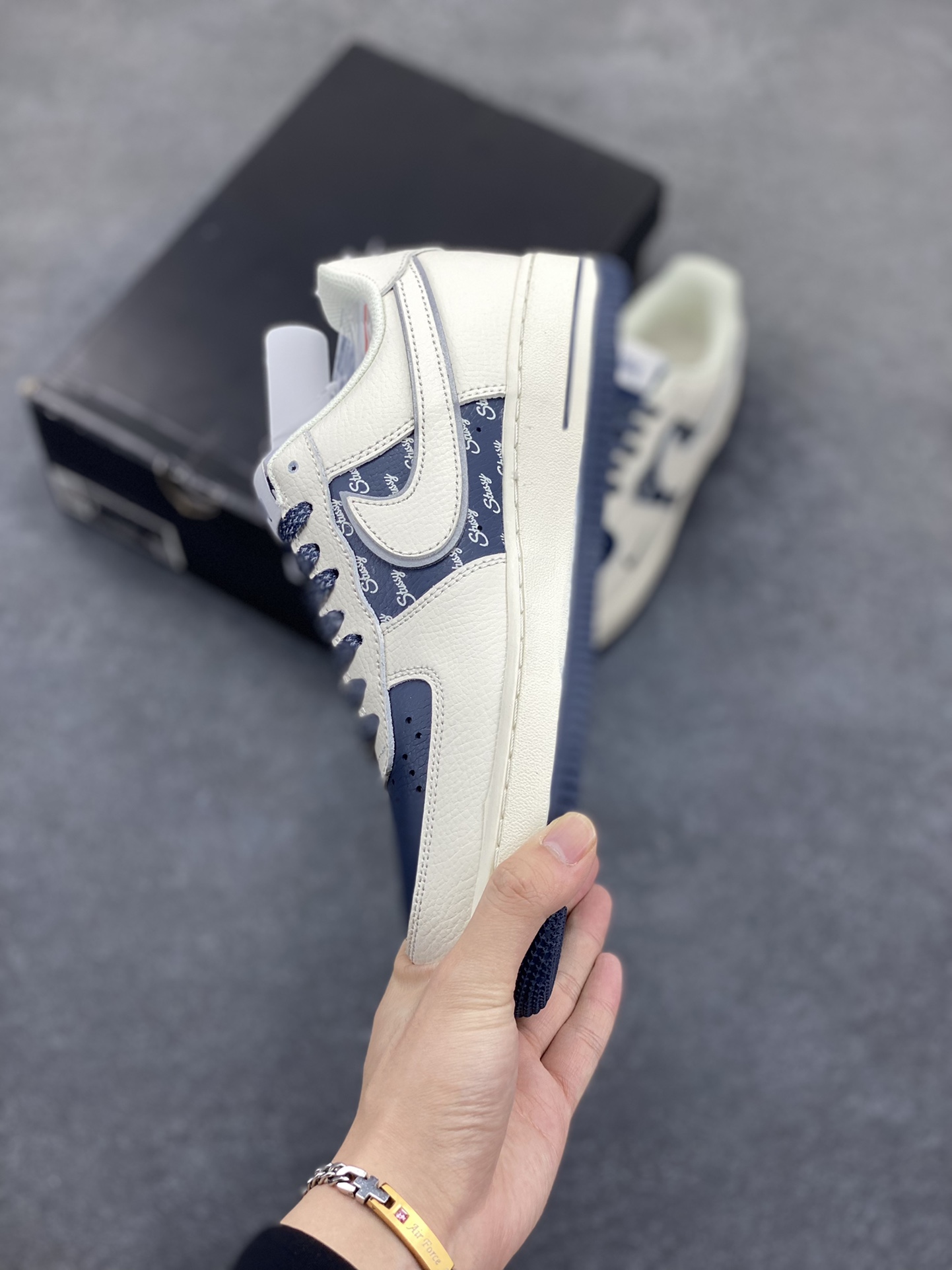 图片[3]-Nike Air Force 1 Low 空军一号低帮百搭休闲运动板鞋。柔软、弹性十足的缓震性能和出色的中底设计，横跨复古与现代的外型结合，造就出风靡全球三十多年的Force 1，直到今天还深受青睐。 货号：XZ6188-728 尺码：36 36.5 37.5 38 38.5 39 40 40.5 41 42 42.5 43 44 44.5 45-选品中心