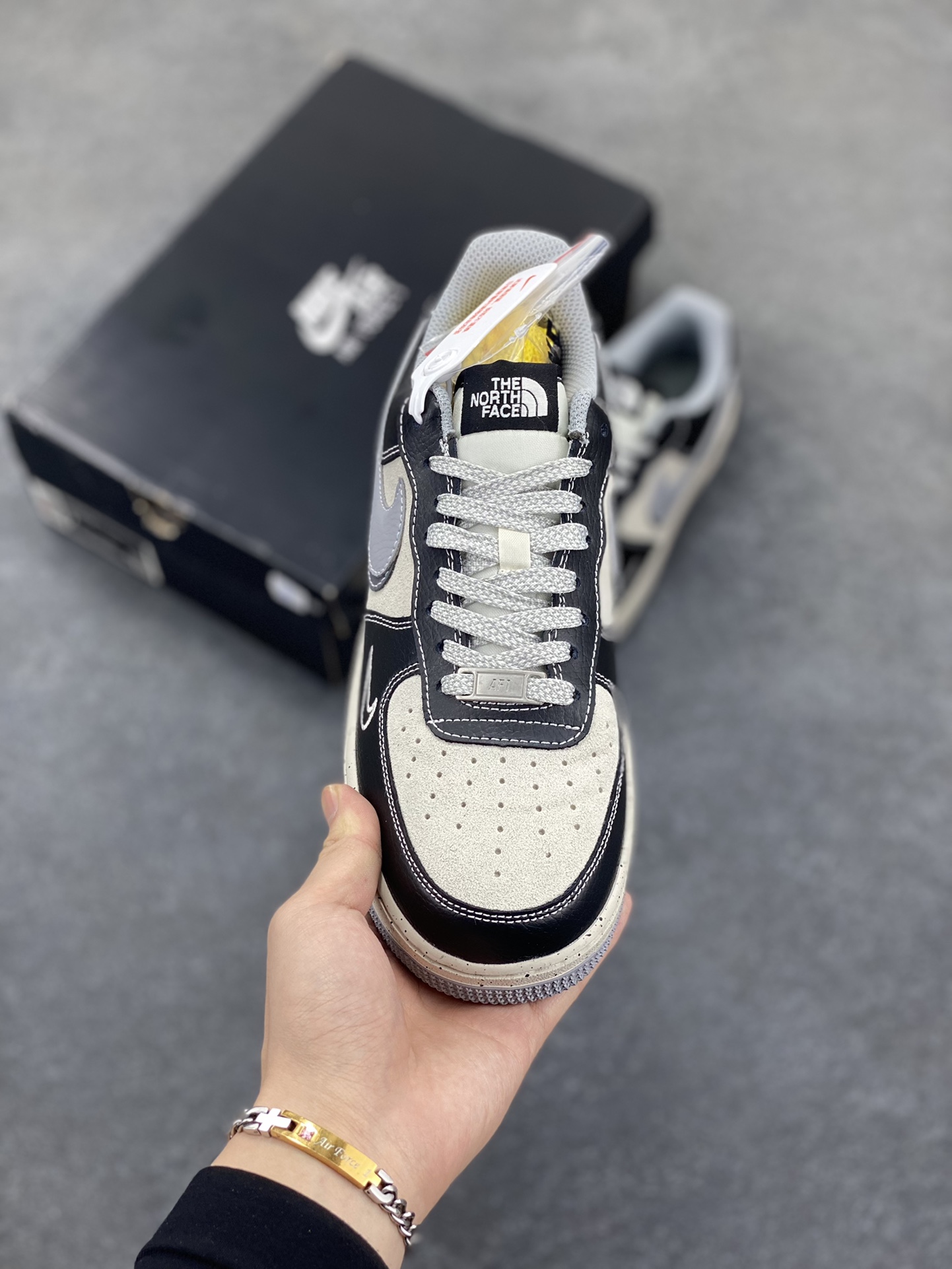 图片[2]-Nike Air Force 1 Low 空军一号低帮百搭休闲运动板鞋。柔软、弹性十足的缓震性能和出色的中底设计，横跨复古与现代的外型结合，造就出风靡全球三十多年的Force 1，直到今天还深受青睐。 货号：DM6688-020 尺码：36 36.5 37.5 38 38.5 39 40 40.5 41 42 42.5 43 44 44.5 45-选品中心