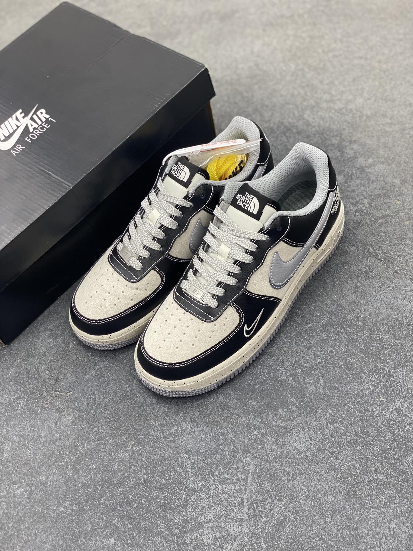 图片[8]-Nike Air Force 1 Low 空军一号低帮百搭休闲运动板鞋。柔软、弹性十足的缓震性能和出色的中底设计，横跨复古与现代的外型结合，造就出风靡全球三十多年的Force 1，直到今天还深受青睐。 货号：DM6688-020 尺码：36 36.5 37.5 38 38.5 39 40 40.5 41 42 42.5 43 44 44.5 45-选品中心