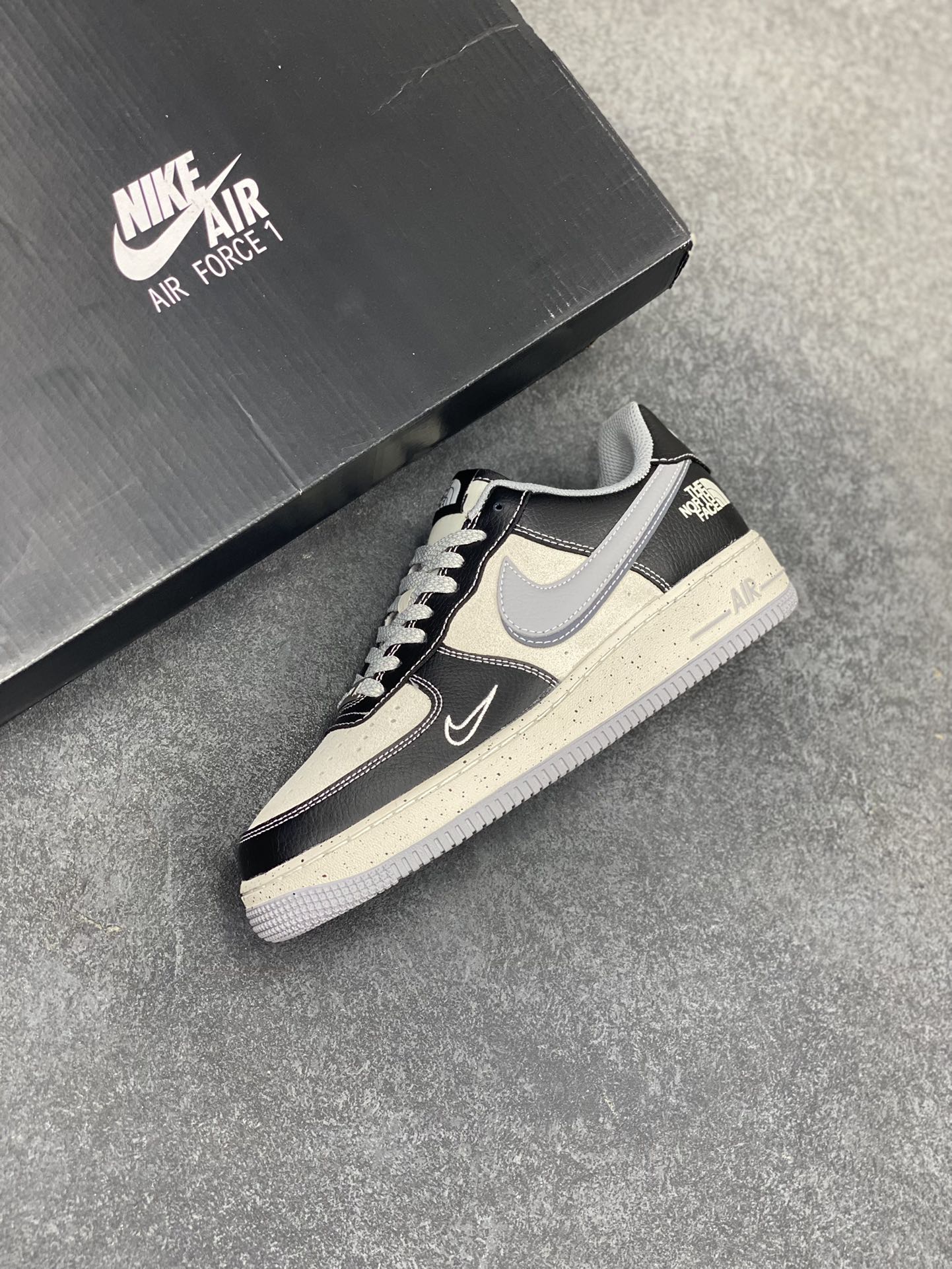 图片[7]-Nike Air Force 1 Low 空军一号低帮百搭休闲运动板鞋。柔软、弹性十足的缓震性能和出色的中底设计，横跨复古与现代的外型结合，造就出风靡全球三十多年的Force 1，直到今天还深受青睐。 货号：DM6688-020 尺码：36 36.5 37.5 38 38.5 39 40 40.5 41 42 42.5 43 44 44.5 45-选品中心