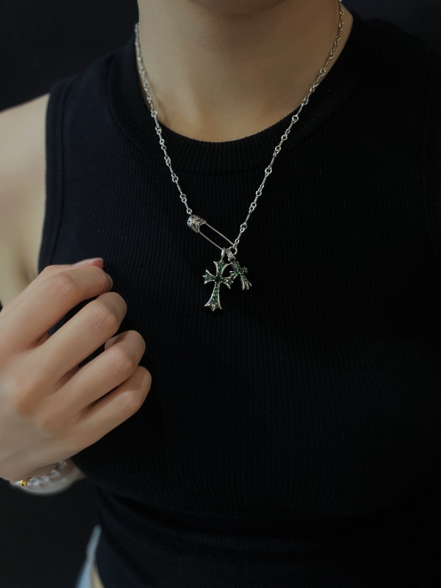 Chrome Hearts 𝐂𝐡𝐫𝐨𝐦𝐞 𝐡𝐞𝐚𝐫𝐭𝐬 克罗心 手工链镶石十字架别针