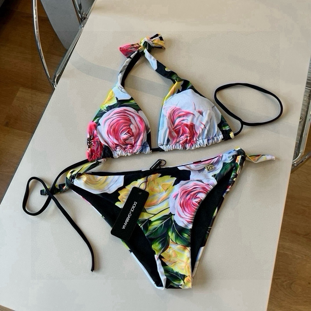 NO:374021,D&G Dolce & Gabbana's new split swimsuit is suitable for swimsuits in various scenarios♀Seaside, swimming pool, hot spring, water park, rafting can be worn inside or completely. The one-piece design covers the flesh and looks tall. The abdomen is a little fleshy and does not affect our beauty. The fabric is breathable and comfortable. The quick-drying elastic swimsuit is easier to clean. S M L Xl Swimming suits, swimsuits, bikinis, Dolce & Gabbana, swimsuits, swimsuits, bikinis19860909D&G杜嘉班纳新款分体泳衣适合多种场景的游泳衣♀海边 游泳池 温泉 水上乐园 漂流都可以内搭也完全可以 连体设计遮肉显高挑 腹部有点肉肉也不影响咱美美的 面料透气舒适.速干弹性的游泳衣更加帖肤易清洗 码数S M L Xl 泳衣泳裤比基尼,泳衣，泳裤，比基尼,Dolce&Gabbana,Dolce&Gabbana,swimsuits,bikinis,accessory