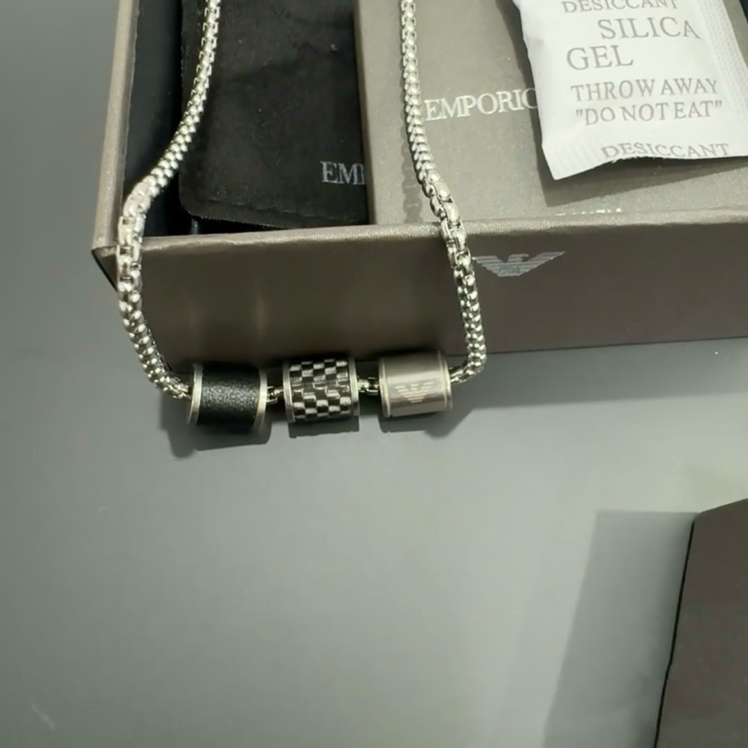 Amani Armani’s New Locket Necklaces: Sophisticated, Fashionable, and Unique Design - 图片 7