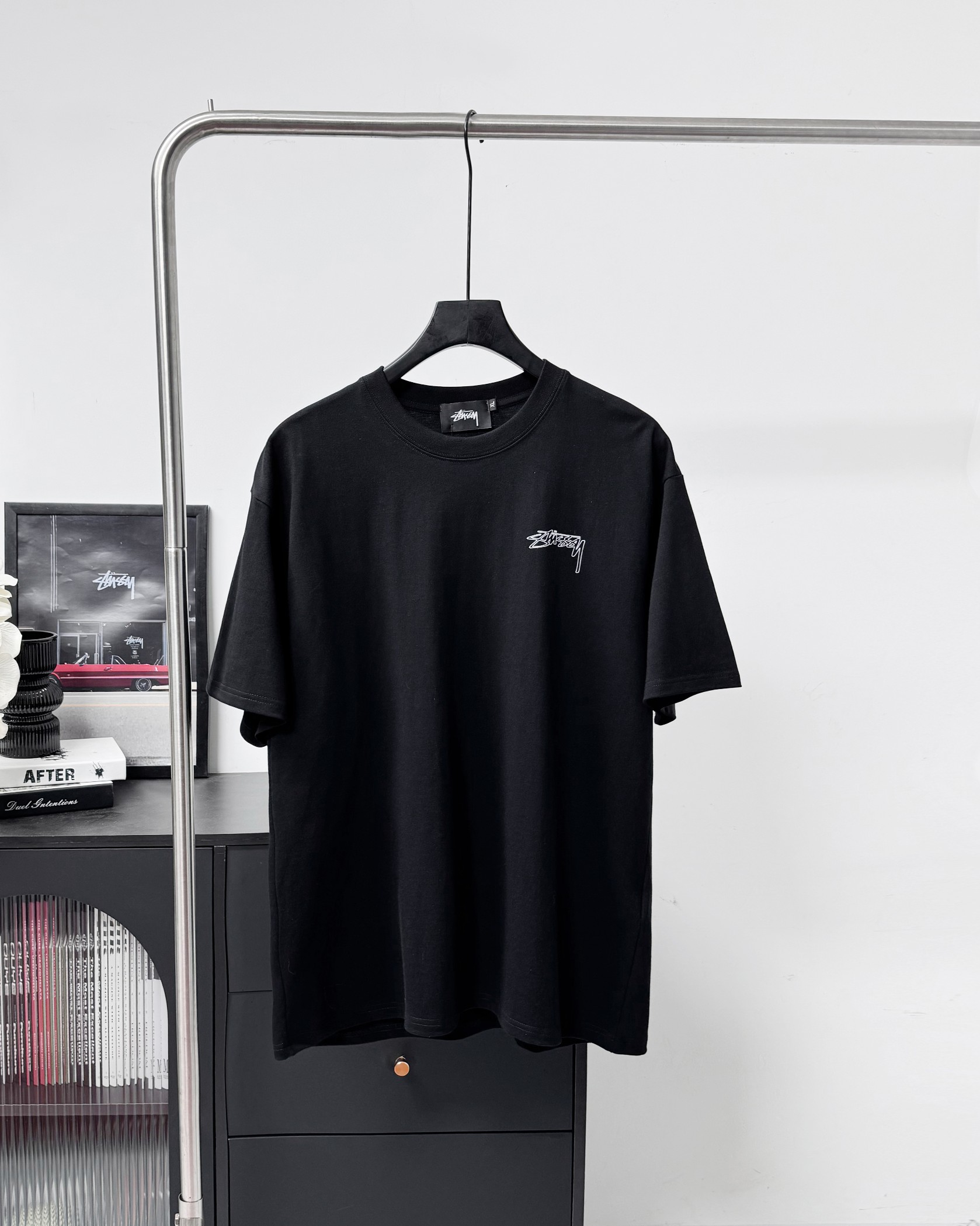 💰75
Stussy 斯图西老鹰LOIO圆领短袖T恤|
-标准版型
-男女同款
-纯棉260g双纱纯棉面料 透气性 舒适性 功能性全部都做到了极致!
-前后的印花图案都是进口水浆材质
-全部原厂原版定制1:1全套辅料 包装
#高街鼻祖 STUSSY斯图西,起源于美国南加州冲浪圣地,2025最新文化涂鸦系列,重磅联名经典街头潮牌、出街行头焕发活力新意,Stussy前卫和与众不同的风格让人印象深刻,也从此成为了街头品牌里的OG之一。
颜色 :白色 黑色
尺码:m-3xl
M L XL xxl 3xl
衣长 68 70 73 75 77
胸围104 108 112 116 120
肩宽 52 54 56 58 60
袖长 18 19 20 21 22