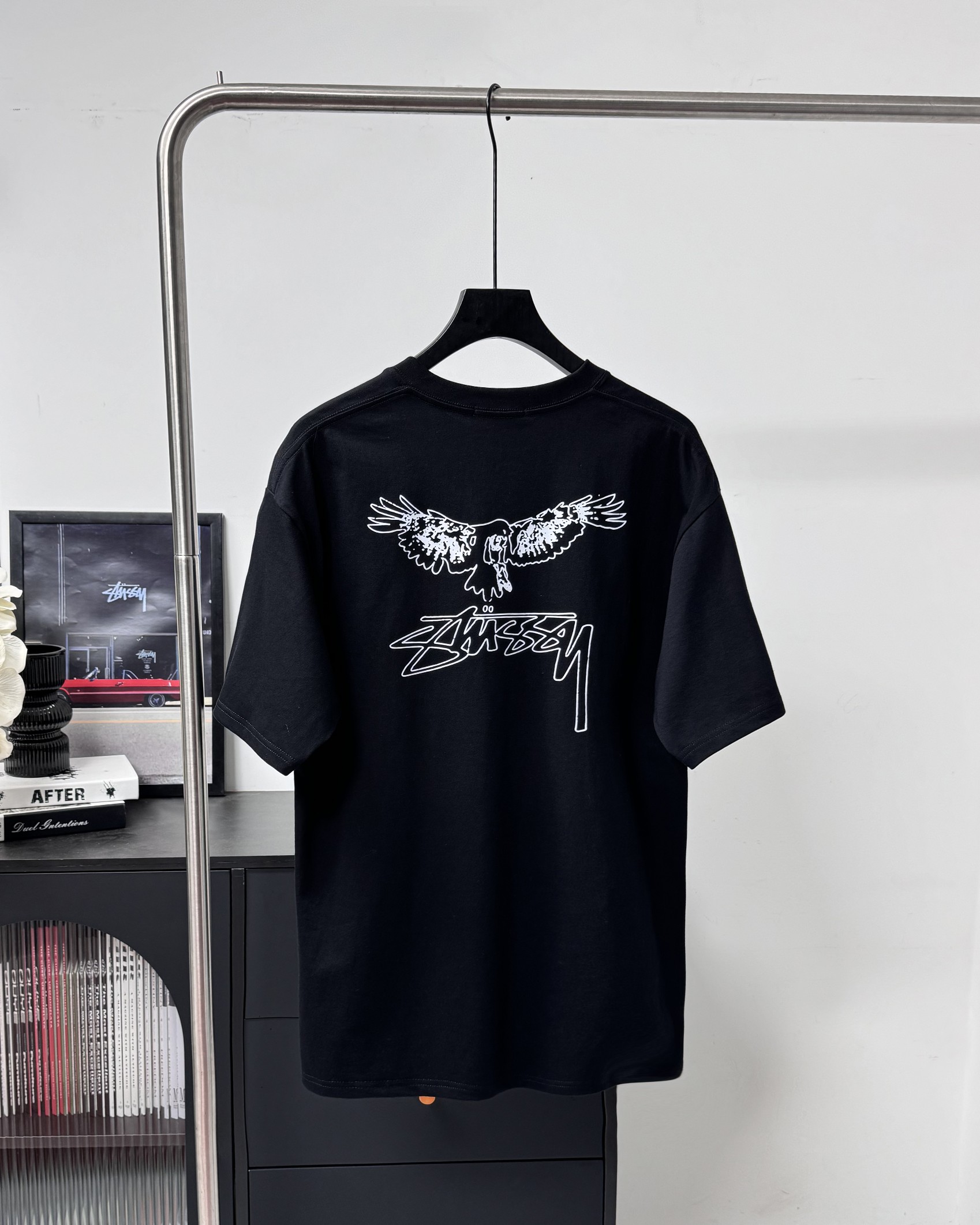 💰75
Stussy 斯图西老鹰LOIO圆领短袖T恤|
-标准版型
-男女同款
-纯棉260g双纱纯棉面料 透气性 舒适性 功能性全部都做到了极致!
-前后的印花图案都是进口水浆材质
-全部原厂原版定制1:1全套辅料 包装
#高街鼻祖 STUSSY斯图西,起源于美国南加州冲浪圣地,2025最新文化涂鸦系列,重磅联名经典街头潮牌、出街行头焕发活力新意,Stussy前卫和与众不同的风格让人印象深刻,也从此成为了街头品牌里的OG之一。
颜色 :白色 黑色
尺码:m-3xl
M L XL xxl 3xl
衣长 68 70 73 75 77
胸围104 108 112 116 120
肩宽 52 54 56 58 60
袖长 18 19 20 21 22