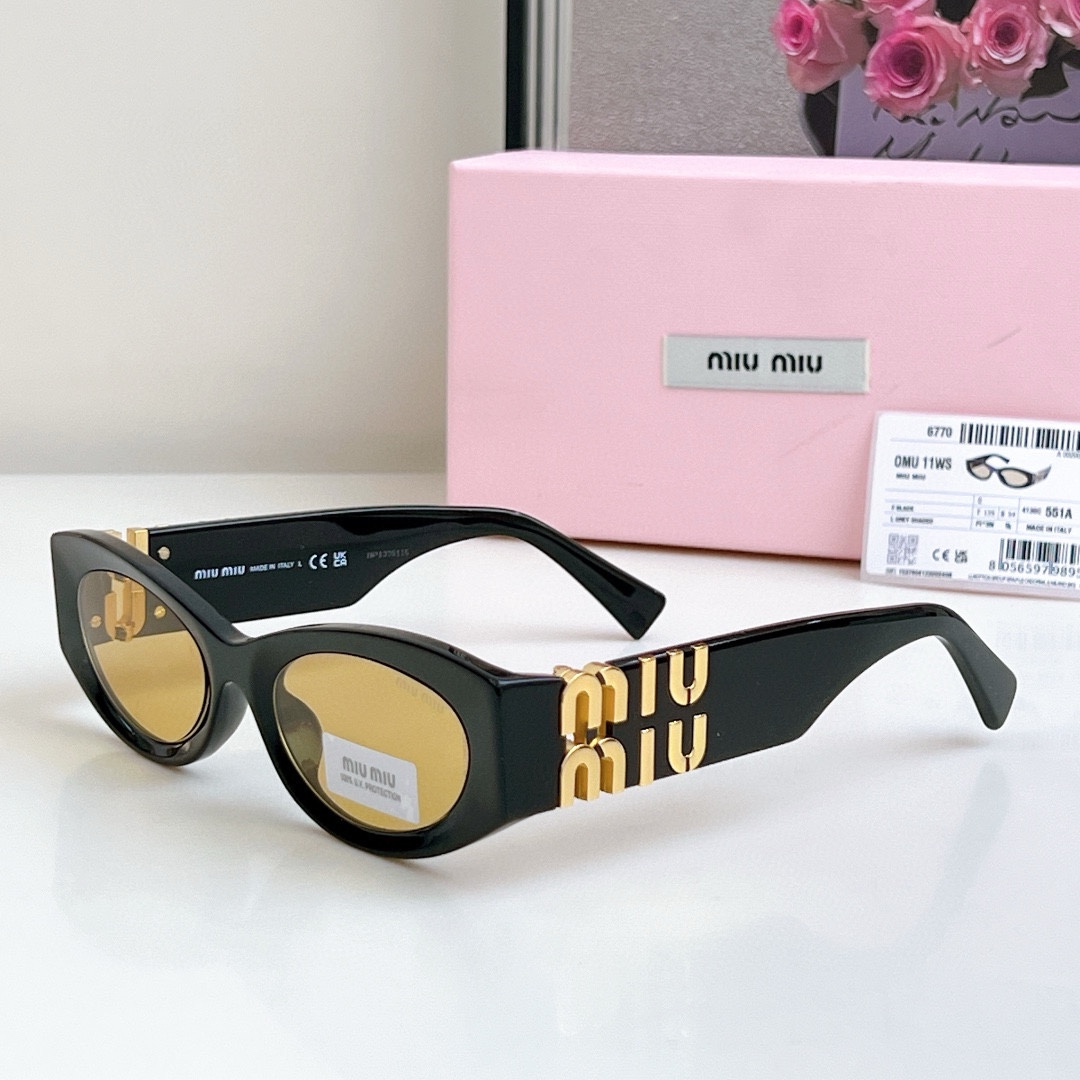  高版大logo 非市面通货‼️‼️
MIUMIU墨镜可盐可甜！！！太喜欢了！！
美女子们怎么可以没有一