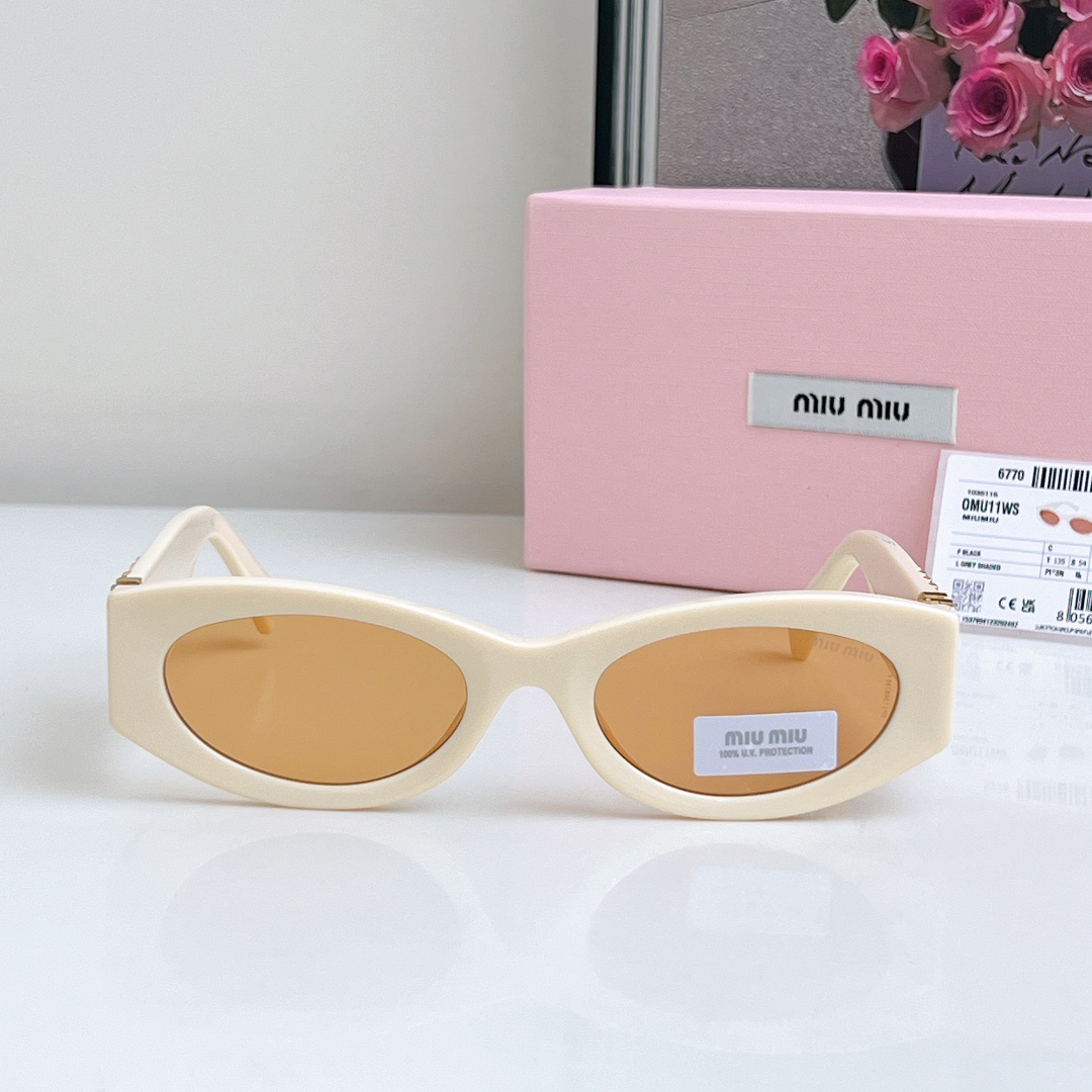  高版大logo 非市面通货‼️‼️
MIUMIU墨镜可盐可甜！！！太喜欢了！！
美女子们怎么可以没有一