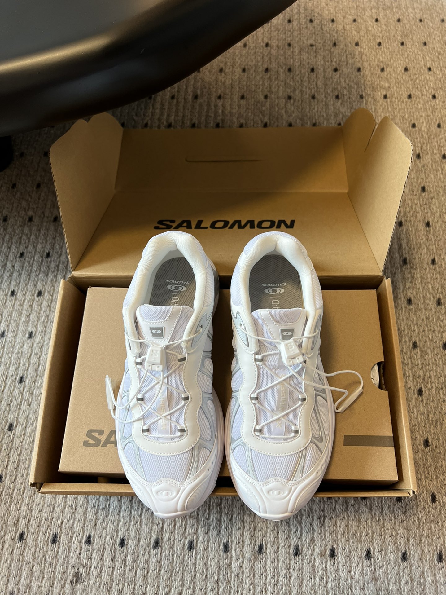 NO:407193,(Top version) Purchase level SALOMON XT WHISPER Outdoor casual sports shoes Many celebrity fashion bloggers buy grassland versions to develop and make goods. A brand new interpretation focuses on its aerodynamic appearance, the iconic white and cream color bring urban style. The other pair is made of pure black to highlight the textured details. The iconic sneakers are refined into a new urban classic to bring quiet fabrics to SALOMON Original imported cowhide/breathable mesh inner surface Original imported breathable mesh inner sole Original open mold anti-slip rubber outsole Size: Women 35-40 Men 39-45, dad shoes, sneakers, cowhide19860909（顶级版本） 代购级别 SALOMON XT WHISPER 萨洛蒙 户外休闲 运动鞋  超多明星时尚博主种草原版购入开发 做货 全新演绎的专注于其空气动力学的外观上,标志性白色与奶油色带来都市风格 另一双则以纯粹的黑色打造 突出富质感的细节 标志性运动鞋被提炼为新的都市经典 为 SALOMON带来静谧气息面料 原版进口牛皮/透气网面内里 原版进口透气网里 鞋底 原版开模防滑橡胶大底 Size: 女35-40 男39-45,老爹鞋,sneakers,cowhide,Women's Shoes