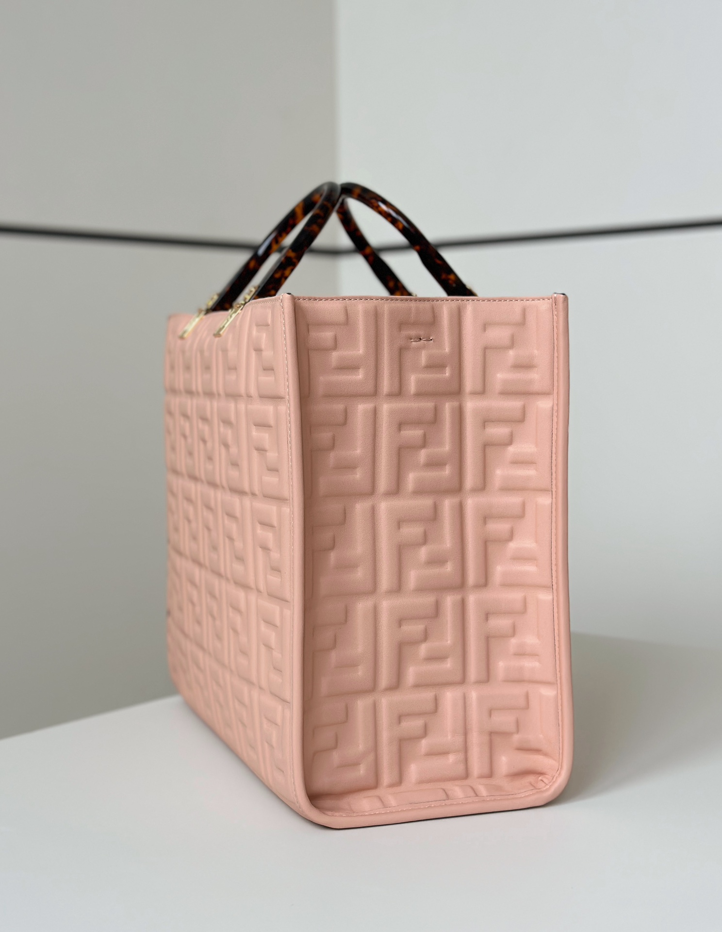 Fendi Embossed Leather Tote Bag with Amber Handles - Stylish & Functional 3 i1748927127 1259 1