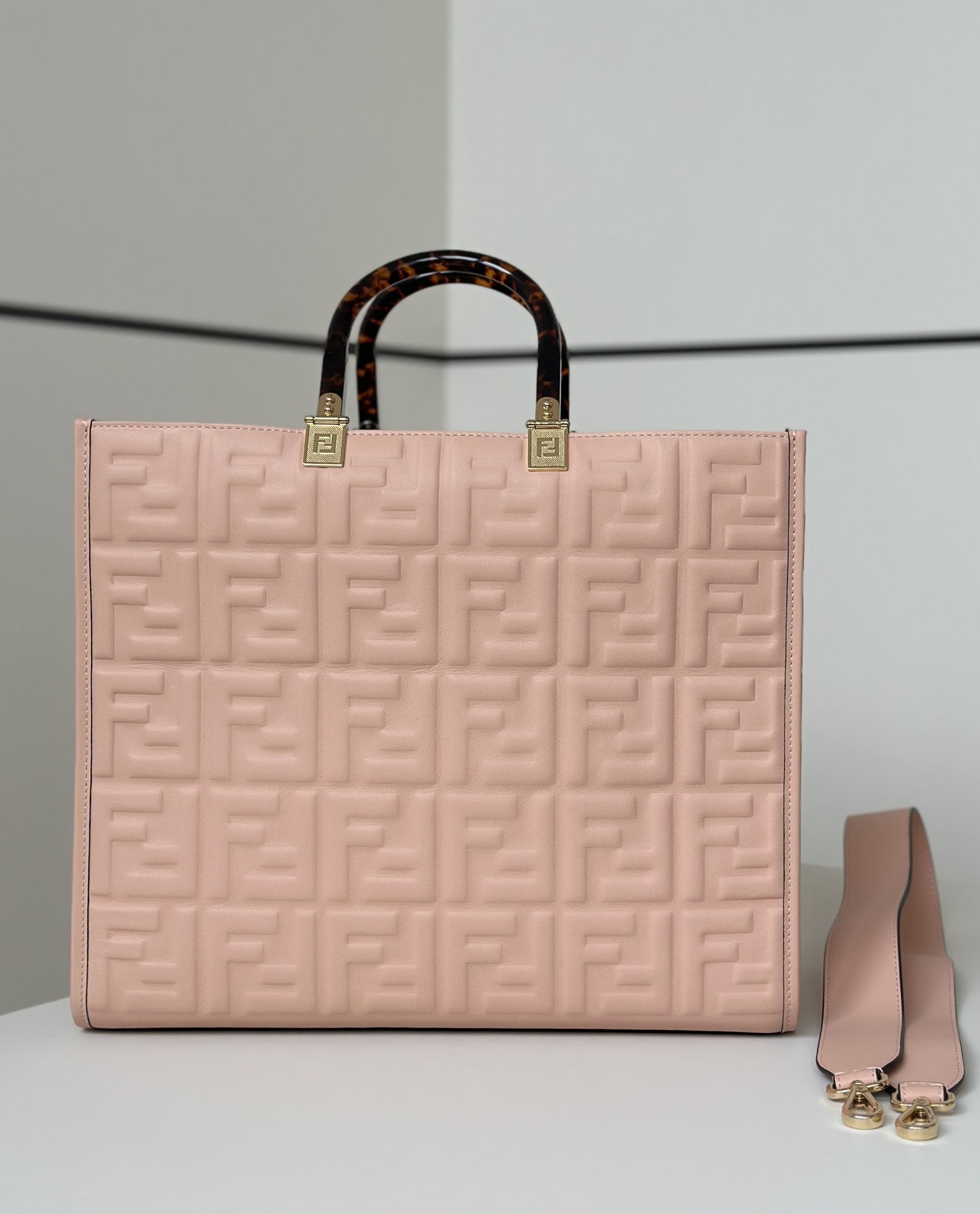 Fendi Embossed Leather Tote Bag with Amber Handles - Stylish & Functional 2 i1748927127 5808 0