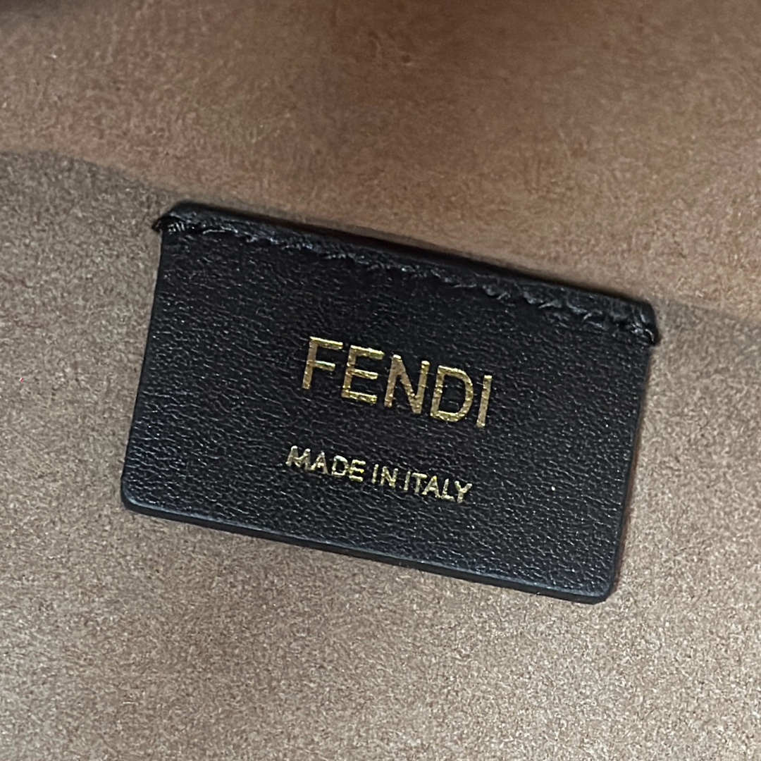 Fendi Embossed Leather Tote Bag with Amber Handles - Stylish & Functional 8 i1748927185 759 0