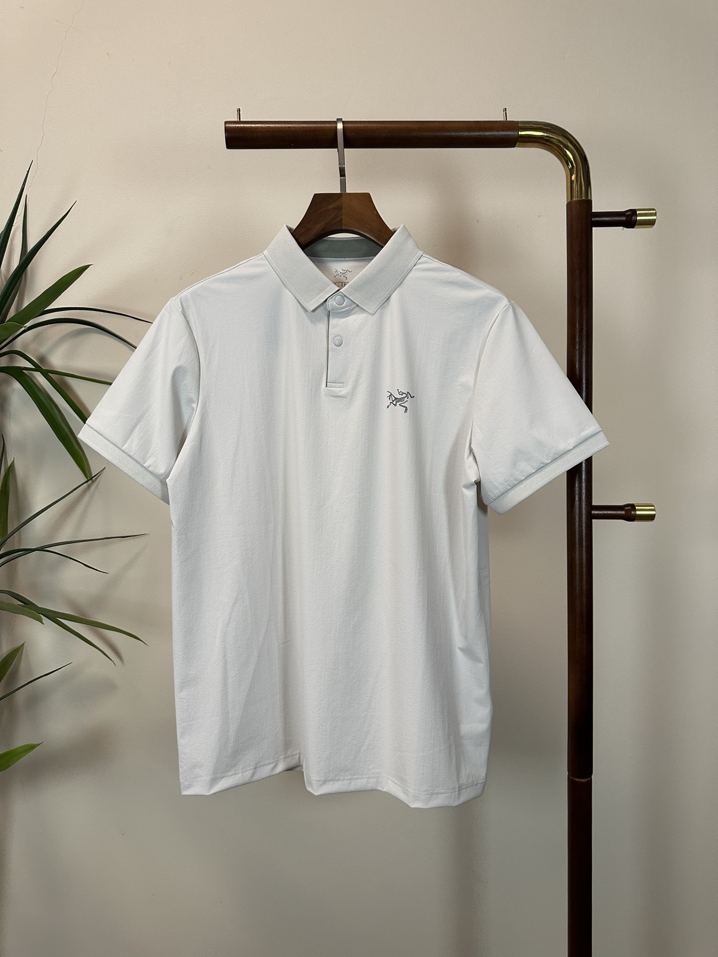 NO:462154,ARC Archaeopteryx 2025 new Polo shirt, semi-zippered short-sleeved T-shirt, high-end version!  Customized fabrics for counters are breathable and comfortable, with impeccable details, and the brand element design concept reflects high quality. The feel is delicate and soft!  It is casually cut, with a great upper body style!  Code number M-4XL, arc'teryx, T-shirt,tees, t-shirt,alexander wang19860909ARC 始祖鸟 2025新款 Polo衫 半拉链 短袖 T恤 高端版本！专柜定制面料 透气舒适度高,细节无可挑剔,品牌元素设计理念,体现高品质.手感细腻柔软！呈现休闲裁剪,上身版型超赞！ 码数M-4XL,arc'teryx,T-shirt,tees，t-shirt,alexander wang,Men's clothing