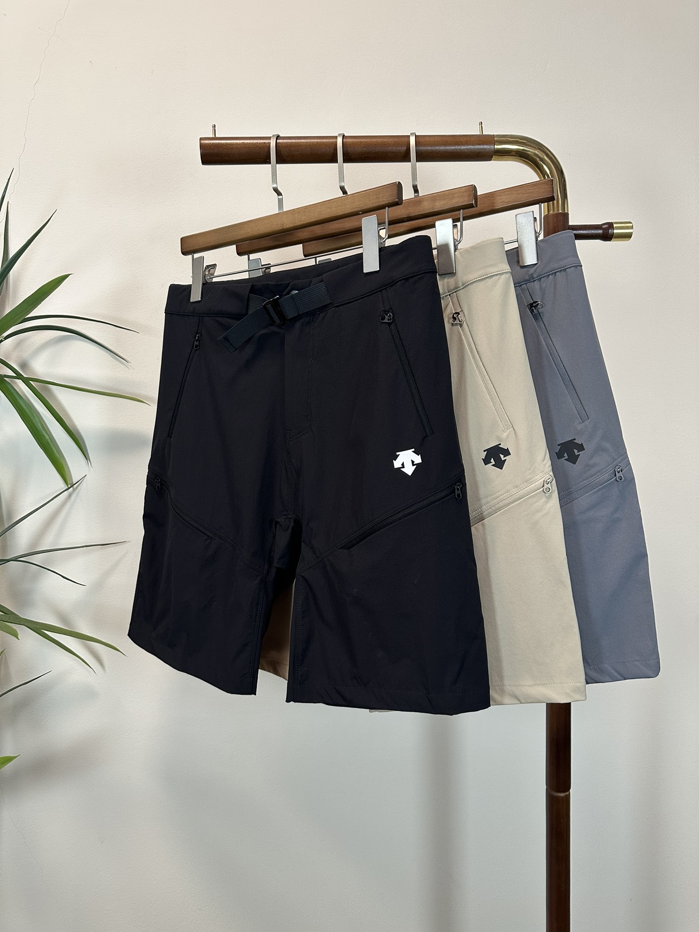 NO:462173,DiSant 25s quick-drying sports casual pants. High-order recommendations!  This fabric is soft and has a great drooping feeling. It can also be kept refreshing and comfortable in hot summers. The fabric is light and durable, and it is really super good-looking and easy to wear. The style is spliced ​​and tailored. The style is beautiful and insignificant. It is highly recommended. The outfit allows you to do whatever you want!  Code number M-5XL, alexander wang19860909迪桑特 25s速干运动休闲裤.高订款推荐！这款面料速干材质柔软,垂感极好.炎热的夏天也能保持清爽舒适.面料轻盈耐用,真的超级好看又好穿.款式拼接剪裁设计.版型上漂亮的没的说.强烈推荐.穿搭让你随心所欲！码数M-5XL,,alexander wang,Men's clothing