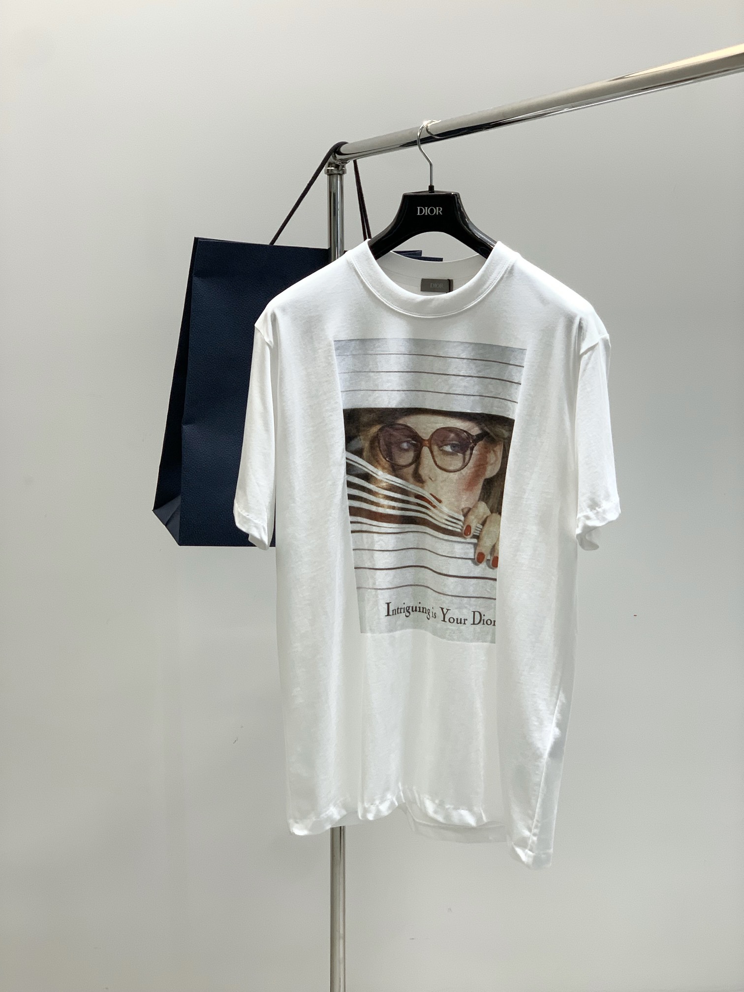 NO:450644,,Dior Dior, new summer products, available at the same time for counters, simple and fashionable casual round neck short-sleeved T-shirt, original imported fabric, comfortable and breathable, top-grade printing craft letter pattern logo, extremely high-end, unique design, fashionable and handsome on the upper body!  2 colors recommendation, code number XS-L,,dior,dior,T-shirt,tees,t-shirt,alexander wang19860909,Dior 迪奥, 夏季新品,专柜同步有售,简约时尚休闲圆领短袖T恤,原版进口面料,舒适透气,顶级印花工艺字母图案logo,档次极高,独特设计,上身时尚帅气！2色推荐,码数XS-L,,dior,dior,T-shirt,tees，t-shirt,alexander wang,Men's clothing