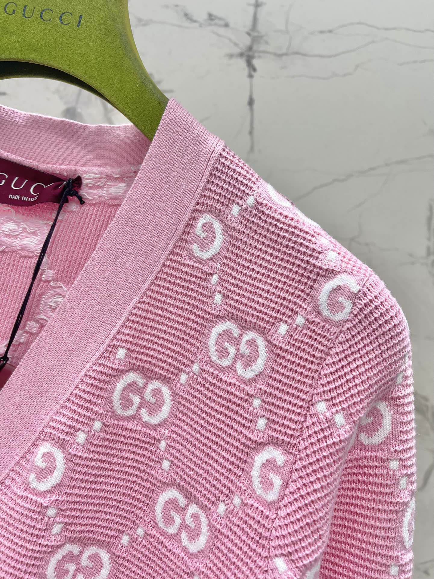 𝗚𝗨𝗖𝗖𝗜* 古驰女士GG 嵌花棉质针织开衫外套

就是这件GUCCI的GG嵌花棉质针织开衫外套！🧥 一