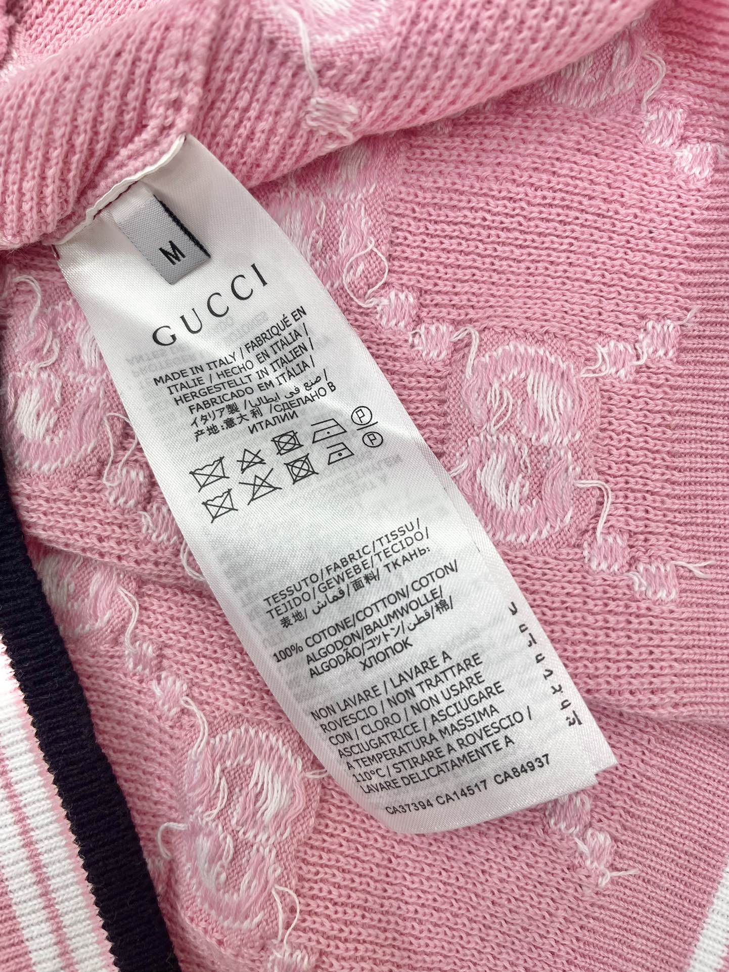 𝗚𝗨𝗖𝗖𝗜* 古驰女士GG 嵌花棉质针织开衫外套

就是这件GUCCI的GG嵌花棉质针织开衫外套！🧥 一