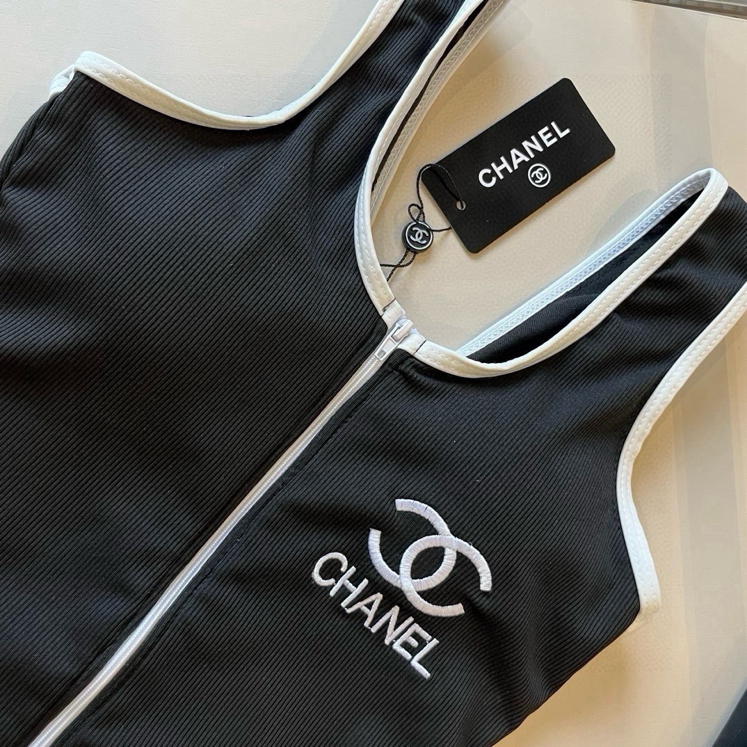 。

Chanel香奈儿新款连体泳衣，针织面料， S  M L XL