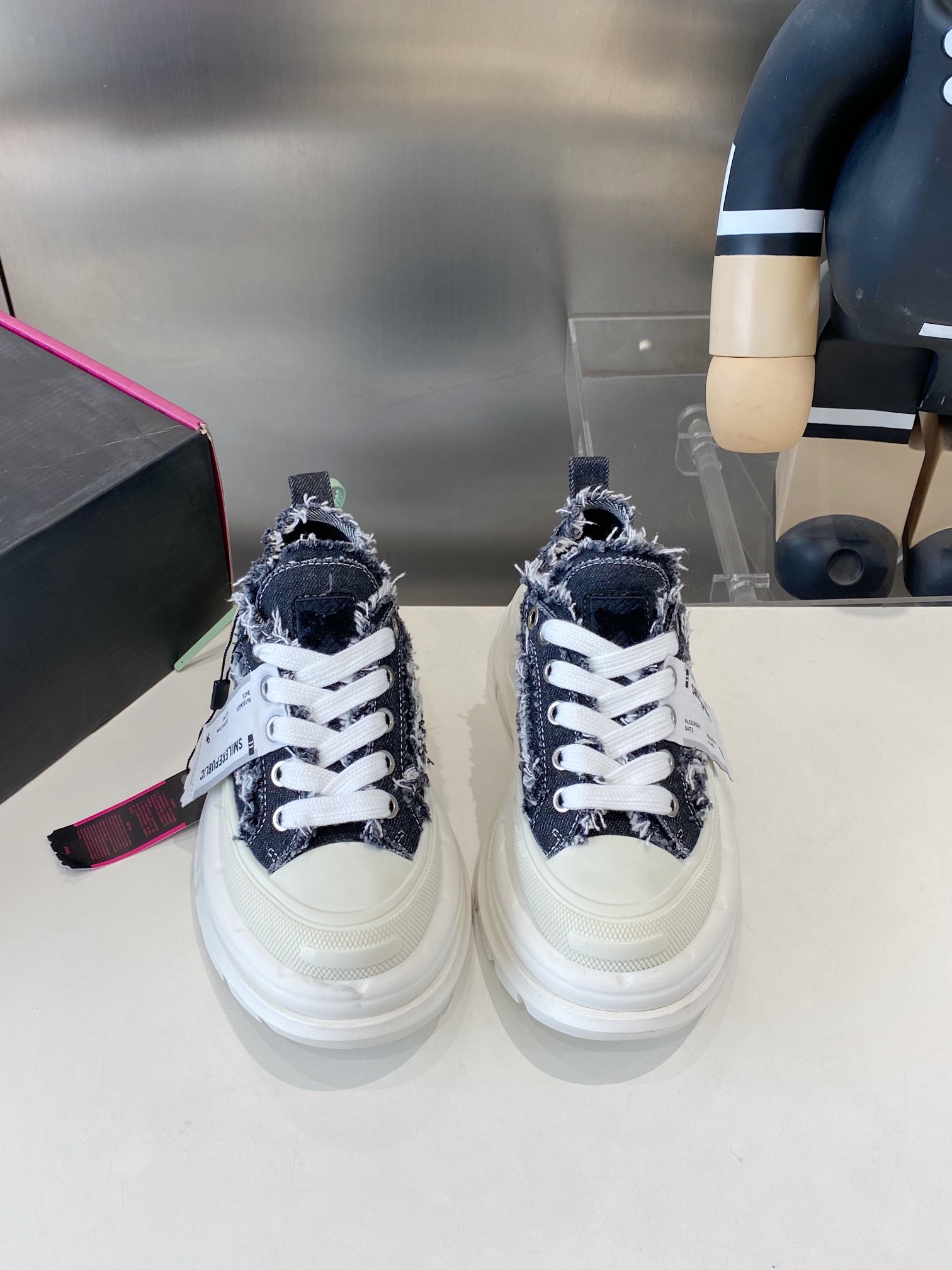 NO:404276,Men's size Tan Jianci smiled 2.0 series is coming with heavy weight. The thick sole is as soft as it comes with its own spring. The shoe shape makes the whole leg look very delicate. It instantly turns into a college girl with mid-tube sole. The 7cm sole is light and high. It feels like the legs are all below the neck. [Perfect] Li Yunrui, Yu Wenwen, Dapeng, Piyou, Su Xing, Liu Genghong, etc. ~ Many celebrities are putting on their feet. Women's size 35--40 Men's size 39--45, casual shoes/sports shoes, sneakers19860909男码 檀健次开口笑2.0系列重磅来袭 厚底软得像是自带弹簧,鞋型把整条腿衬得特别秀气,配中筒袜瞬间变身学院少女,7cm大底轻盈又增高,感觉脖子以下全是腿了 [得意] 李昀锐、于文文、大鹏、痞幼、苏醒、刘畊宏老师等～众多明星纷纷上脚 女码35--40 男码39--45,休闲鞋/运动鞋,sneakers,Women's Shoes