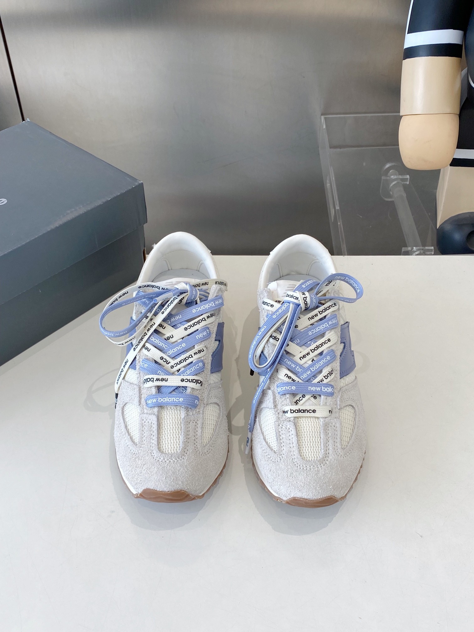 NO:404267,Men's size NB 471 German training Forrest Gump shoes same as Zhang Yuanying. Retro Pioneer Casual Sports Jogging Shoes, Italian street style from the 1970s!  nb New Balance 471 series, a new look created with a purer retro style design. The side is also deconstructed, and the n-character logo is presented in an old embossed style. Multi-lace matching and outfit, girlish and fashionable, full set of packaging!  Fabric suede + cloth splicing, inner half inner lining, original sole open mold, anti-slip wear-resistant sole, size women's size 35-40, size men's size 39-45, casual shoes/sports shoes, new balance, sneakers, chamois leather19860909男码NB 471德训阿甘鞋张元英同款 复古先锋休闲运动慢跑鞋,上世纪70年代的意大利街头风格！nb新百伦 全新 newbalance 471 系列,以更纯粹的复古风格设计打造的全新造型.侧身还以解构设计,将n字标志以做旧压花样式呈现 多鞋带搭配穿搭 少女感 时尚感十足,全套包装！ 面料麂皮+布拼接 内里半内里 鞋底原版开模防滑耐磨底 码数女码35--40 码数男码39--45,休闲鞋/运动鞋,new balance,sneakers,chamois leather,Women's Shoes