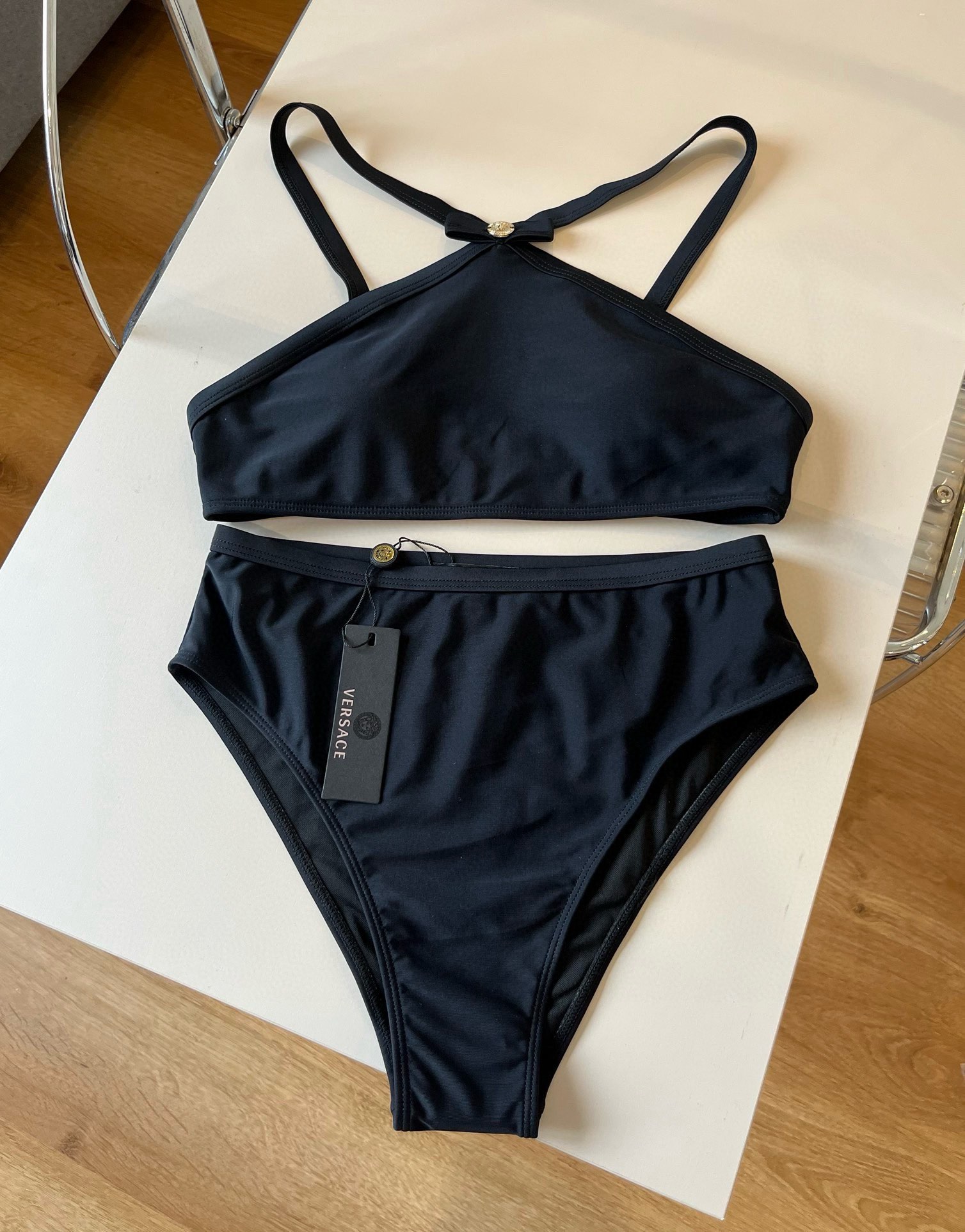 。
范思哲官方新款泳衣比基尼👙，分体比基尼高端定制，S M L XL