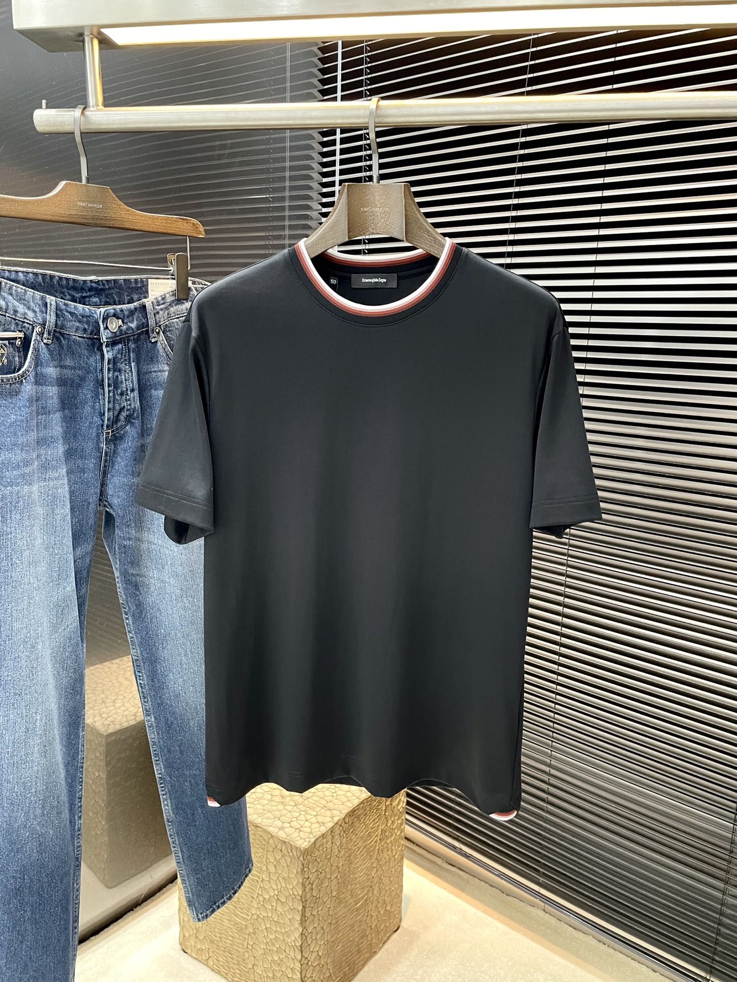 NO:416973,P Z Zegna- (Jegna) series VIP high-end customization 2025 spring and summer new short-sleeved style versatile styles anyone can easily control. Fully customized fabrics, high-quality cotton fabrics, soft fabrics, comfortable and soft upper body. The simple styles are very classy, ​​simple and unique, fashionable, the style is very exquisite, showing aura, and highlighting the exquisiteness of business men!  Size M-3XL, zegna, T-shirt, alexander wang19860909P  Z Zegna-（杰尼亚）系列 VIP高级定制 2025春夏季新款短袖 百搭款式 任何人都可以轻松驾驭 面料全订制 高定一等品棉面料 面料手感柔软,上身舒适柔软 简约的款式非常显档次,简约个性时尚,版型剪裁非常精致,显气场,又会凸显商务男士的精致！尺码 M-3XL,,zegna,T-shirt,alexander wang,Men's clothing