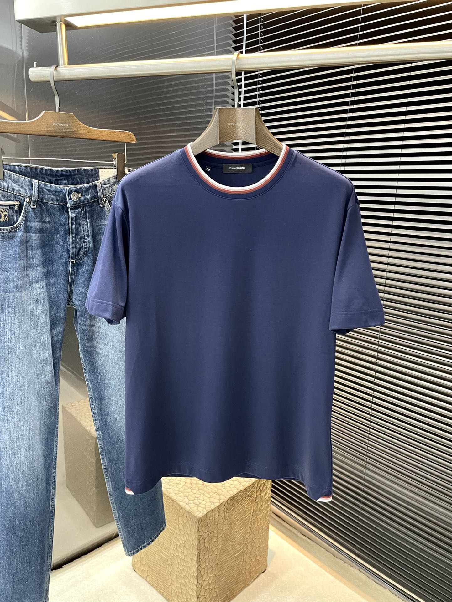 NO:413643,P Z Zegna- (Jegna) series VIP high-end customization 2025 spring and summer new short-sleeved style versatile styles anyone can easily control. Fully customized fabrics, high-quality cotton fabrics, soft fabrics, comfortable and soft upper body. The simple styles are very classy, ​​simple and unique, fashionable, the style is very exquisite, showing aura, and highlighting the exquisiteness of business men!  Size M-3XL, zegna, T-shirt, alexander wang19860909P  Z Zegna-（杰尼亚）系列 VIP高级定制 2025春夏季新款短袖 百搭款式 任何人都可以轻松驾驭 面料全订制 高定一等品棉面料 面料手感柔软,上身舒适柔软 简约的款式非常显档次,简约个性时尚,版型剪裁非常精致,显气场,又会凸显商务男士的精致！尺码 M-3XL,,zegna,T-shirt,alexander wang,Men's clothing