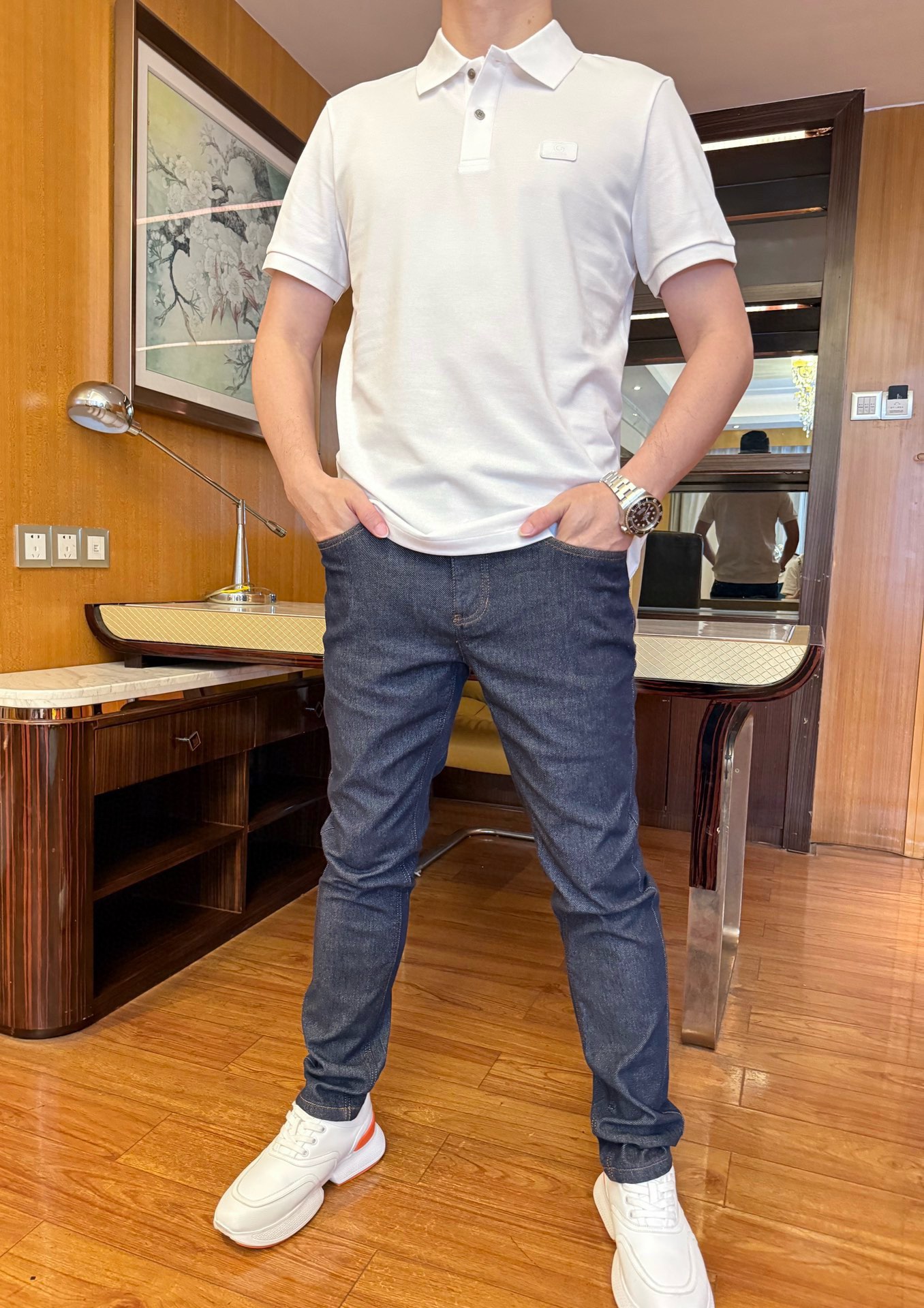 NO:414717,Guqi-2025 latest hot Polo shipments, hot-selling items in Europe and the United States!  Selected Italian imported bead flooring fabrics with simple and elegant designs, the brand logo on the chest is quite elegant, and there is no need to say much about the effect of the upper body. The number of codes is 48-56 (model 173/130 wears 48, with Hong Kong Lane Crawford gift box packaging), alexander wang19860909古琦-2025最新爆款Polo出货 欧美热销单品！精选意大利进口珠地棉面料搭配简约大方的设计,胸口的品牌标志相当彰显雅致 上身效果不用多说.码数48-56（模特173/130穿48、配香港连卡佛礼盒包装）,,alexander wang,Men's clothing