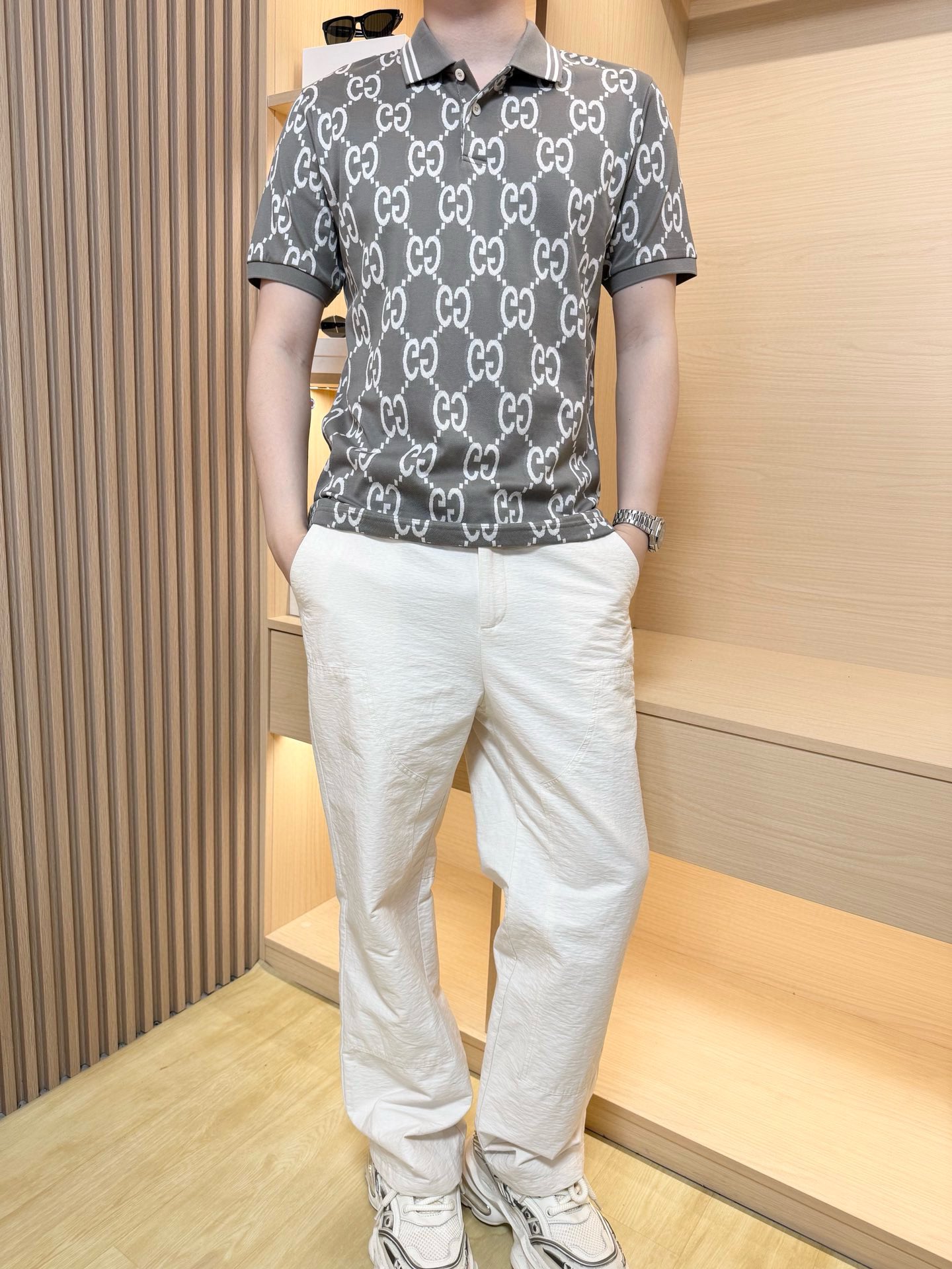 NO:414779,Guqi-2025 latest hot polo shipments, hot-selling items in Europe and the United States!  Selected Italian imported fine cotton design, the whole brand logo is elegant and fashionable, and the upper body effect needs no more. The code number is 48-56 (model 180/140 wears 50, with Hong Kong Lane Crawford gift box packaging), alexander wang19860909古琦-2025最新爆款polo出货 欧美热销单品！精选意大利进口精棉设计,通体的品牌logo雅致不失时尚 上身效果不用多说.码数48-56（模特180/140穿50,配香港连卡佛礼盒包装）,,alexander wang,Men's clothing