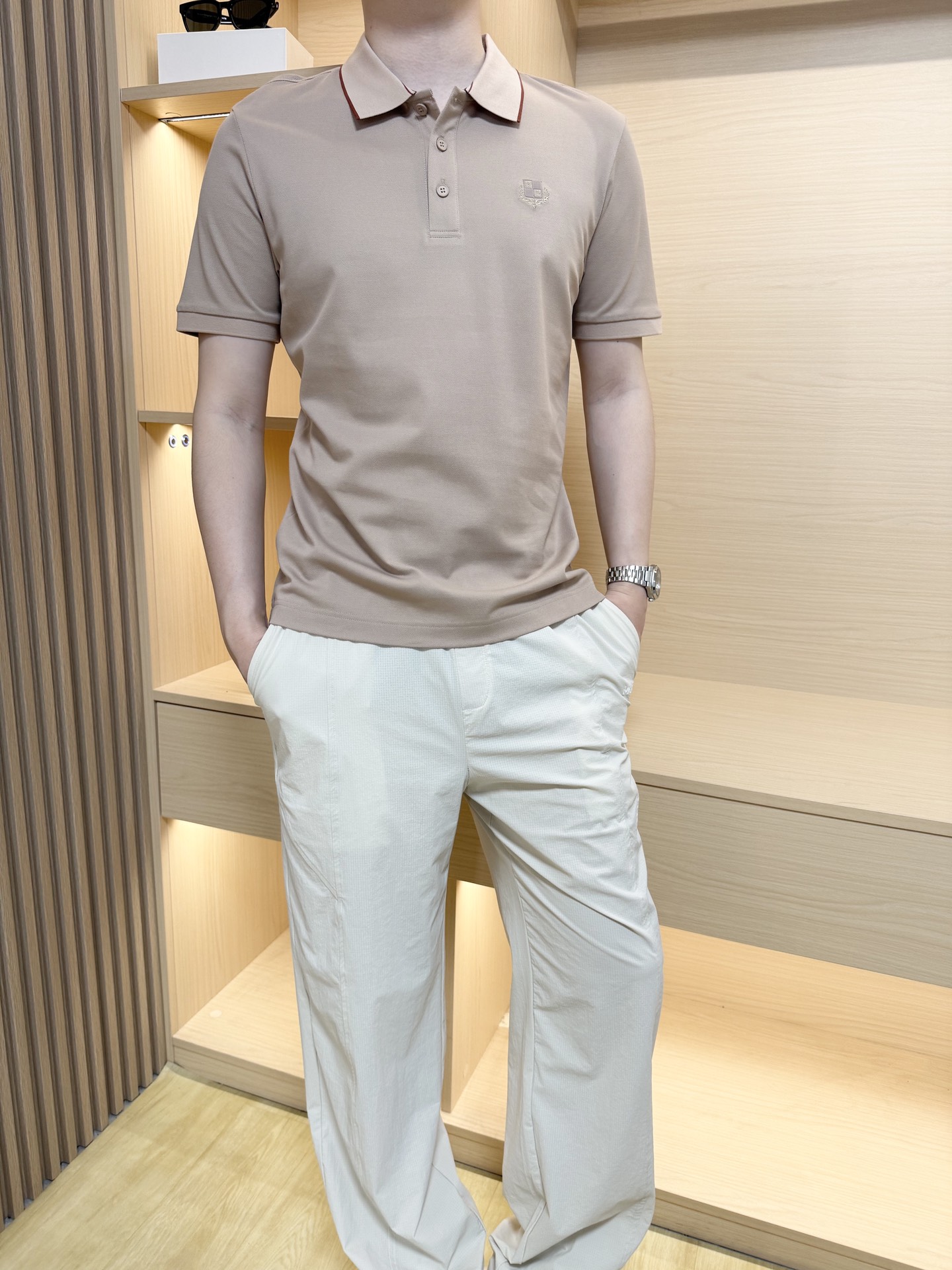 NO:414795,LP-2025 latest hot polo is shipped, hot-selling items in Europe and the United States!  Selected imported Italian fine cotton fabrics, the brand logo on the chest is elegant and fashionable, and the upper body effect needs no more. The code number m-3xl (model 180/140 wears L, with Hong Kong Lane Crawford gift box packaging), loro piano, alexander wang19860909LP-2025最新爆款polo出货 欧美热销单品！精选意大利进口精棉面料,胸口的品牌标志雅致不失时尚 上身效果不用多说.码数m-3xl（模特180/140穿L,配香港连卡佛礼盒包装）,,loro piana,alexander wang,Men's clothing