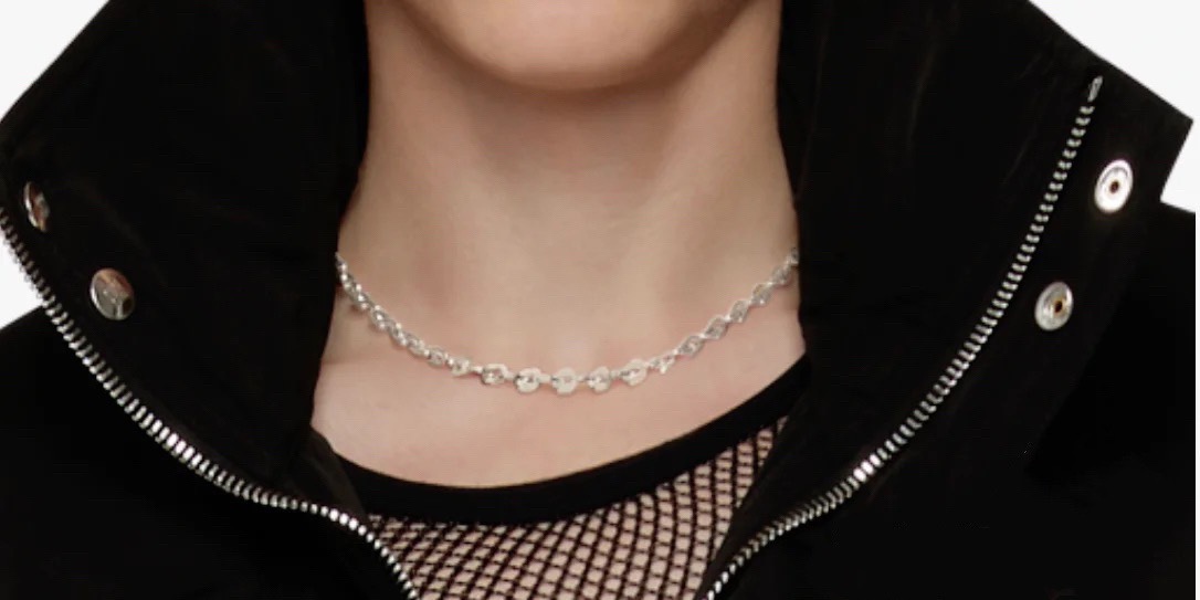 High-end Givenchy Quatch: Hand-Assembled Metal Chains, Modern Style and Quality Craftsmanship - 图片 2