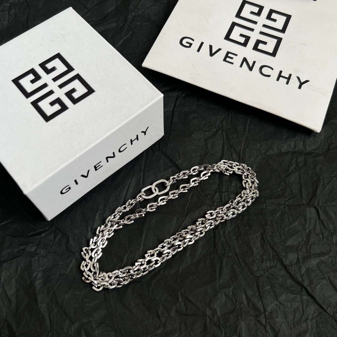 High-end Givenchy Quatch: Hand-Assembled Metal Chains, Modern Style and Quality Craftsmanship - 图片 5