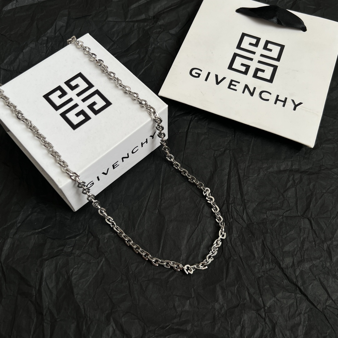 High-end Givenchy Quatch: Hand-Assembled Metal Chains, Modern Style and Quality Craftsmanship - 图片 4