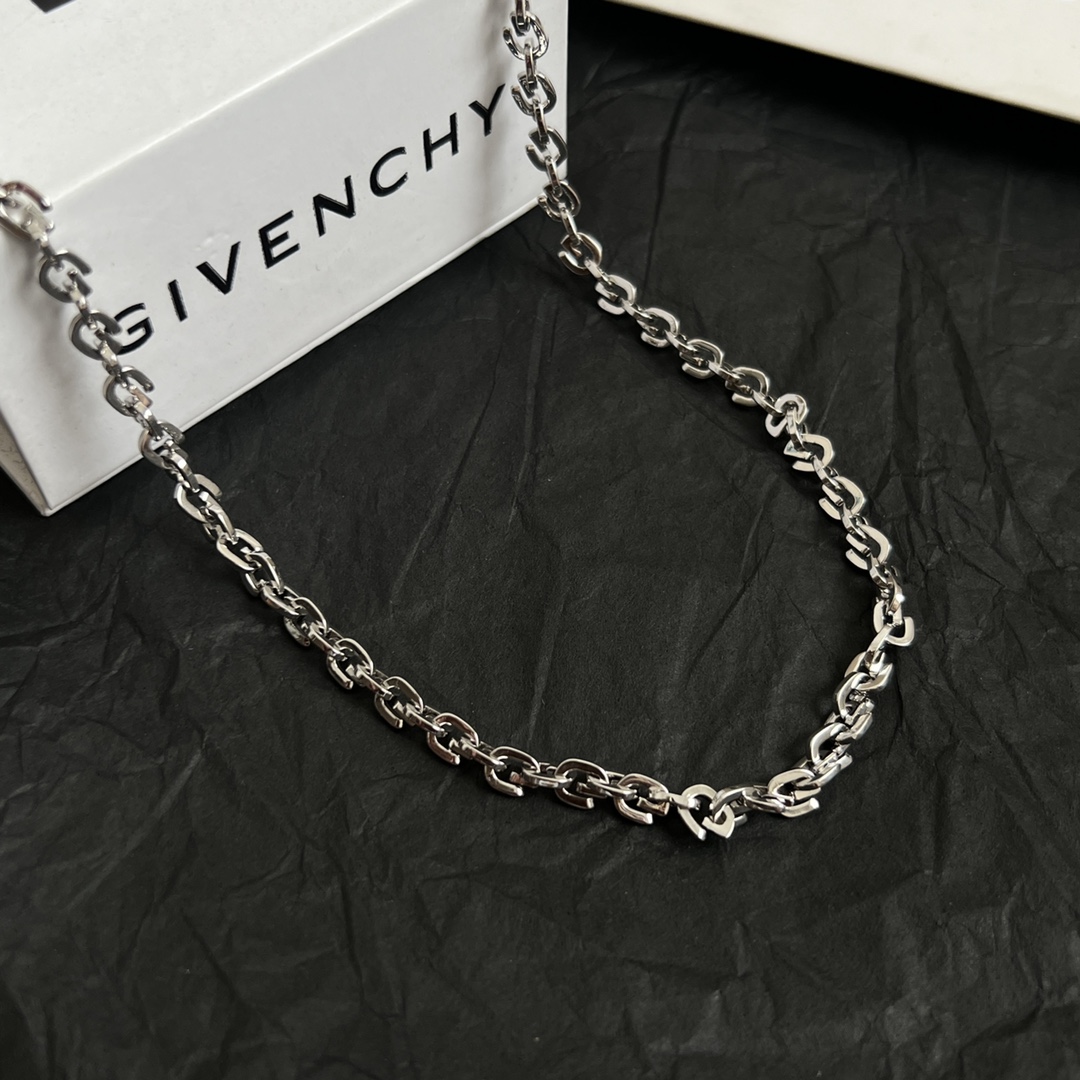 High-end Givenchy Quatch: Hand-Assembled Metal Chains, Modern Style and Quality Craftsmanship - 图片 7