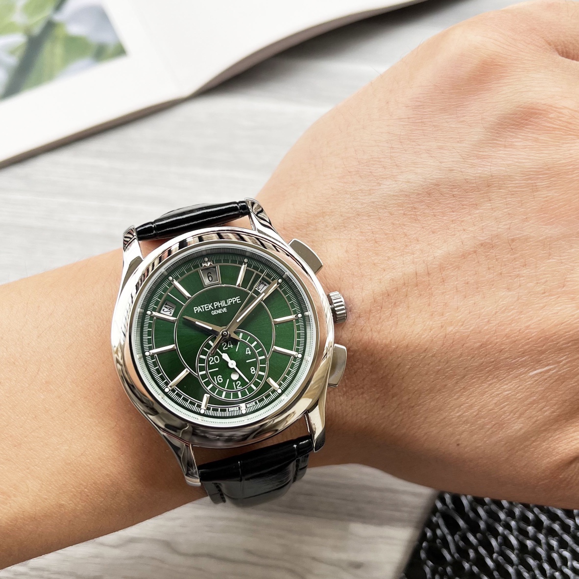 NO:337635,White and gold steel belt 20 Patek Philippe (Patek Philippe fine men's watch, exquisitely crafted, tourbillon selection, multi-function display, including perpetual calendar week calendar displays exquisite details and superb skills, equipped with multi-function fully automatic mechanical movement, top 316 stainless steel case, imported calfskin strap, super mineral mirror, size 43x13mm noble example, gentlemanly style, identity symbol, show your unique taste!,,patek philippe,cowhide19860909白 金 钢带20 百达翡丽(Patek Philippe 精品男士腕表,精雕细琢,陀飞轮精选,多功能显示 包含万年历 星期 日历尽显精致细节与高超技艺,搭载多功能全自动机械机芯,顶级316精钢表壳,进口小牛皮表带,矿物质超强镜面,尺寸43x13mm尊贵典范,绅士风范,身份的象征,展现你的独特品味！,,patek philippe,cowhide,Watch