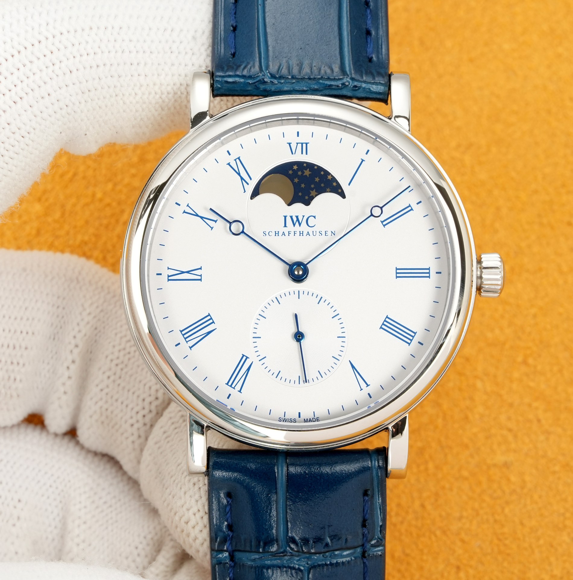 NO:337657,The new white gold TWA product, peak appearance, IWC's most dazzling star, the world's long-term kinetic moon phase expert.  The new IW516409 transparent bottom watch. [Case] ​​316L stainless steel case, polished and very rounded. The small second hand disc is located at 6 o'clock with a dial-stop second function, equipped with solid bar markings and Roman numerals, add kinetic energy decoration at 9 o'clock, and PORTOFINO (PortoFINO in English) and an accurate distance calendar window at 3 o'clock, which is symmetrical with the arc kinetic energy decoration. The 12-digit moon phase position is consistent with the original. We can notice that the calendar window of this watch is located at the most edge of the dial, and the calendar font is the same as the original. Willow-shaped hands indicate hours and minutes respectively, and double-sided anti-reflective arched sapphire coated mirror [String] Italian Calfskin [Movement] independently developed an automatic winding mechanical movement. The movement is stable and the time is accurate.  IWC's most dazzling transparent watch. It is suitable for all kinds of business occasions, simple, refined and elegant!  Welcome all watch friends to taste it!  , iwc,cowhide19860909白 金 TWA新品 颜值巅峰 IWC旗下最耀眼的明星,万国长动能月相专家. 全新的柏涛菲诺系列IW516409透底腕表.【表壳】316L精钢表壳,打磨抛光非常圆润.小秒针盘位于6点钟位置附拨针停秒功能,配有实心条钉刻度和罗马数字,9点位增添动能装饰,3点位写有PORTOFINO（柏涛菲诺英文）和准确距离日历窗,与弧形的动能装饰对称.12位配搭月相位置跟原版一致.我们可以注意到,这只手表的日历窗位于表盘最边缘,而且日历字体同原版一致.柳叶形指针分别指示小时和分钟,双面防反光拱形蓝宝石镀膜镜面【表带】意大利小牛皮【机芯】自主研制自动上链机械机芯,机芯稳定,走时准. IWC旗下最耀眼的透底腕表.适合各种商务场合,简敛精致不失优雅！欢迎各路表友品鉴！,,iwc,cowhide,Watch