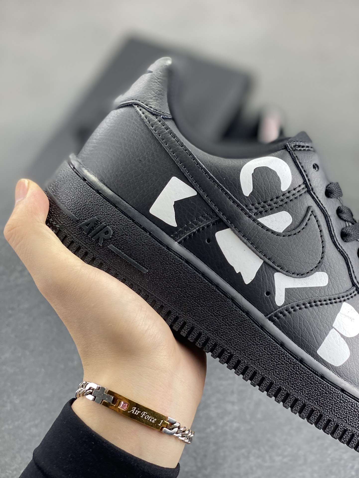 图片[6]-Nike Air Force 1 Low CDG黑 空军一号低帮运动休闲板鞋 原楦头原纸板 打造纯正空军版型#专注外贸渠道 全掌内置蜂窝气垫 #原盒配件 原厂中底钢印、拉帮完美 货号：IB9949-001 尺码：36 36.5 37.5 38 38.5 39 40 40.5 41 42 42.5 43 44 44.5 45-选品中心